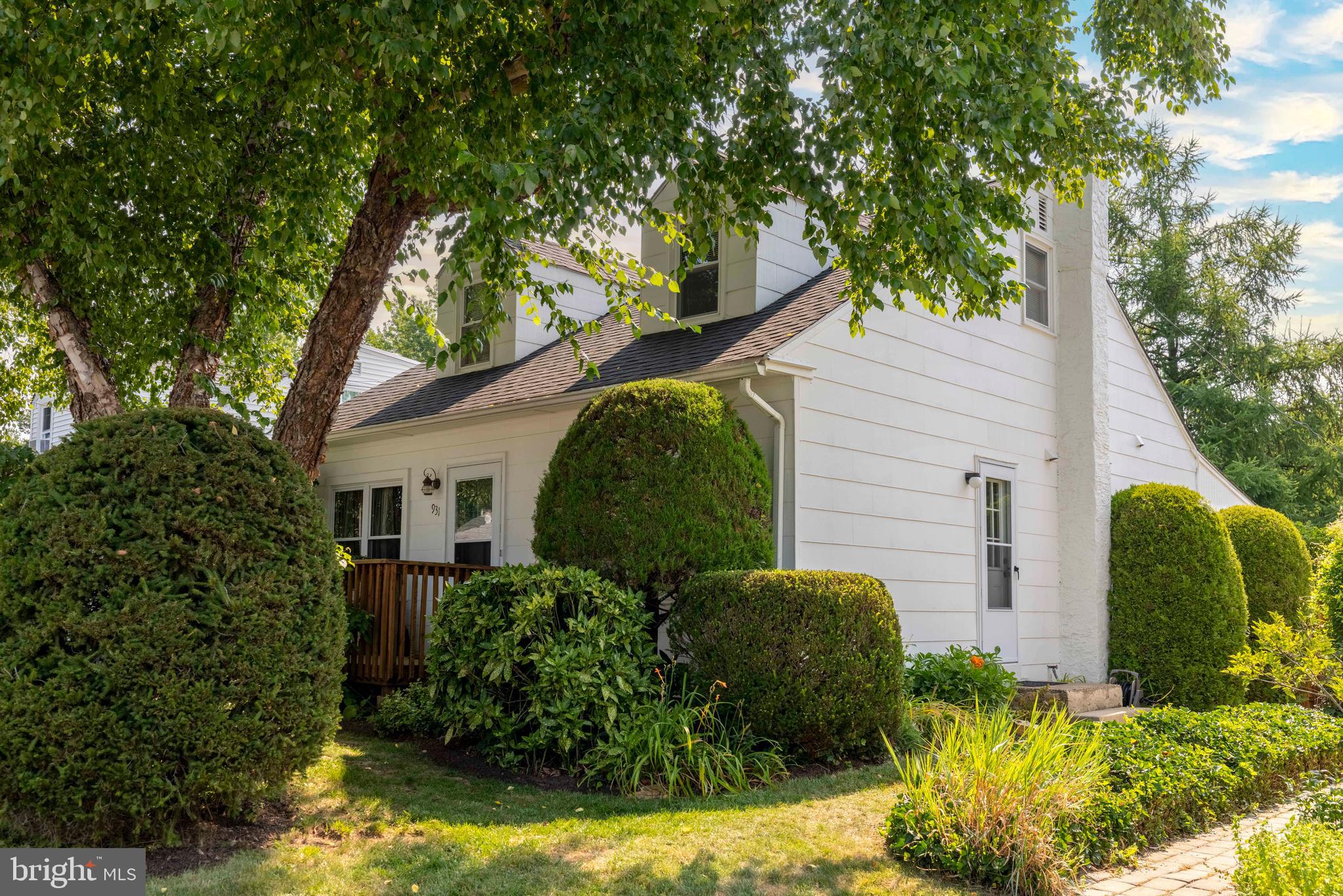 931 TENNIS AVENUE