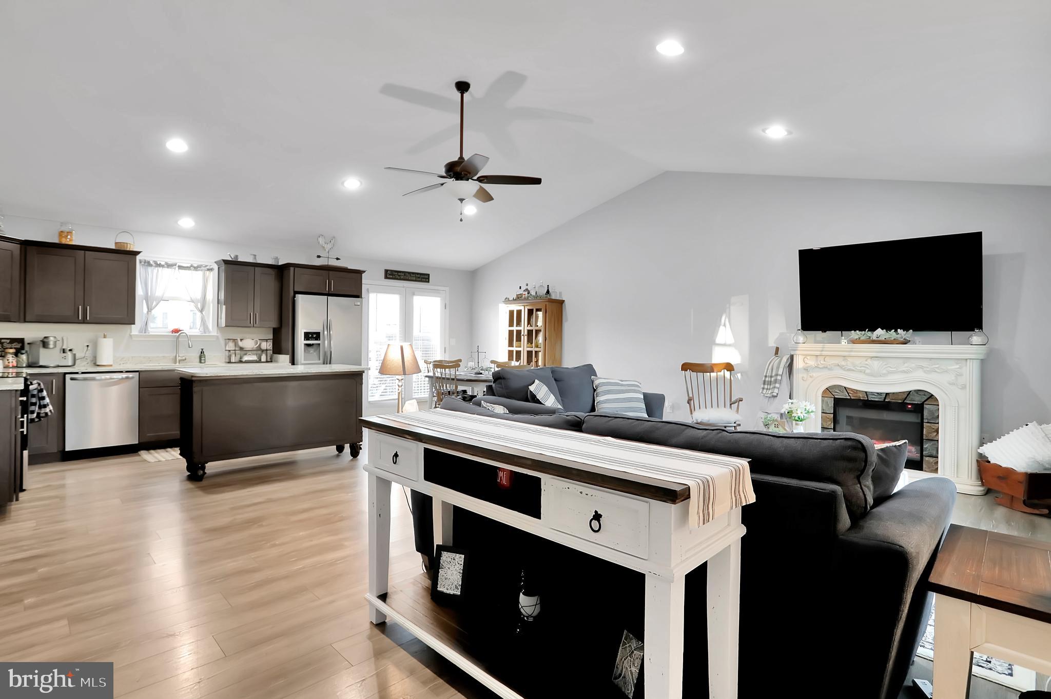 DAVIS STRASBURG - Residential