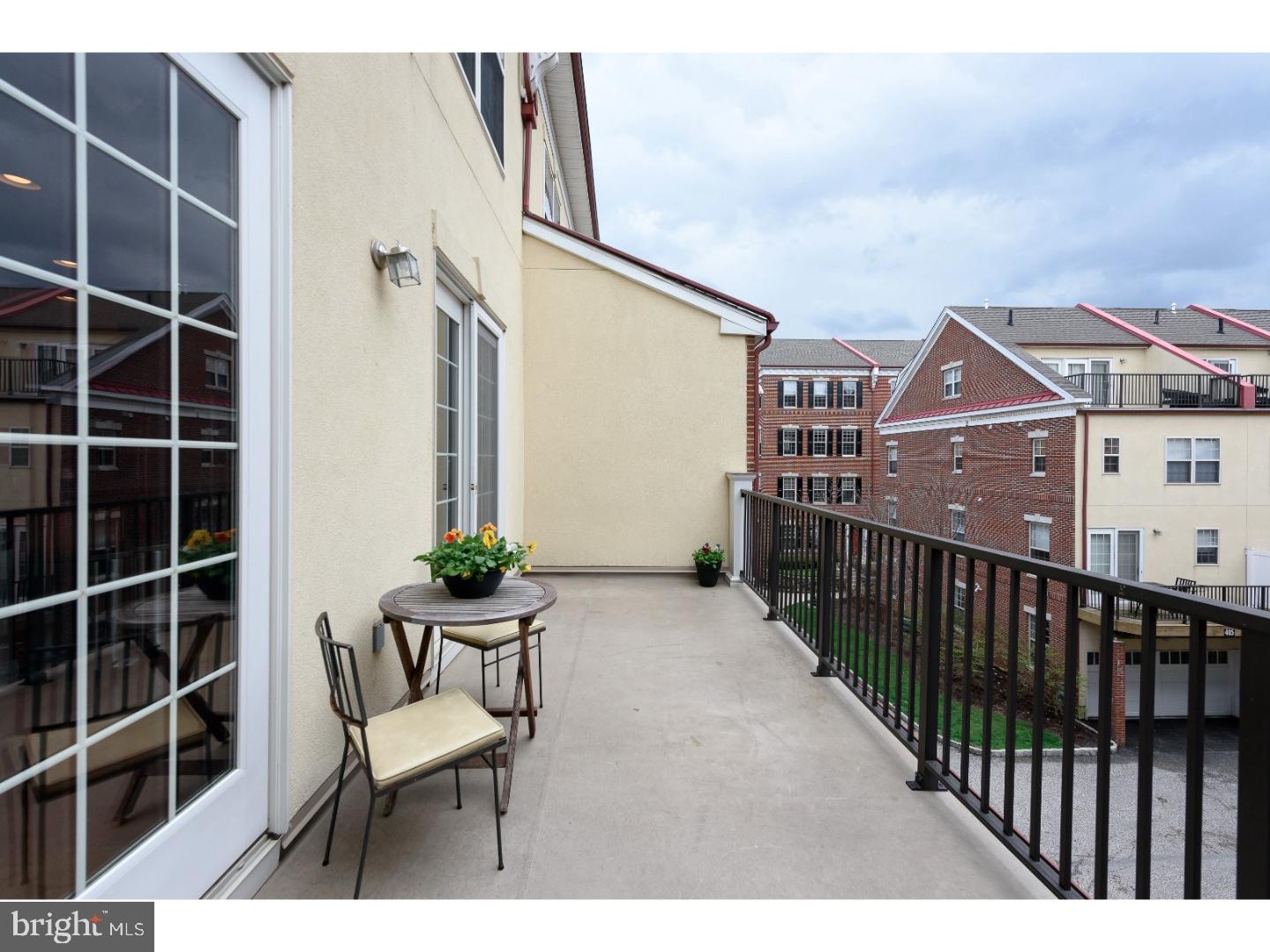 NAVAL SQUARE - Residential