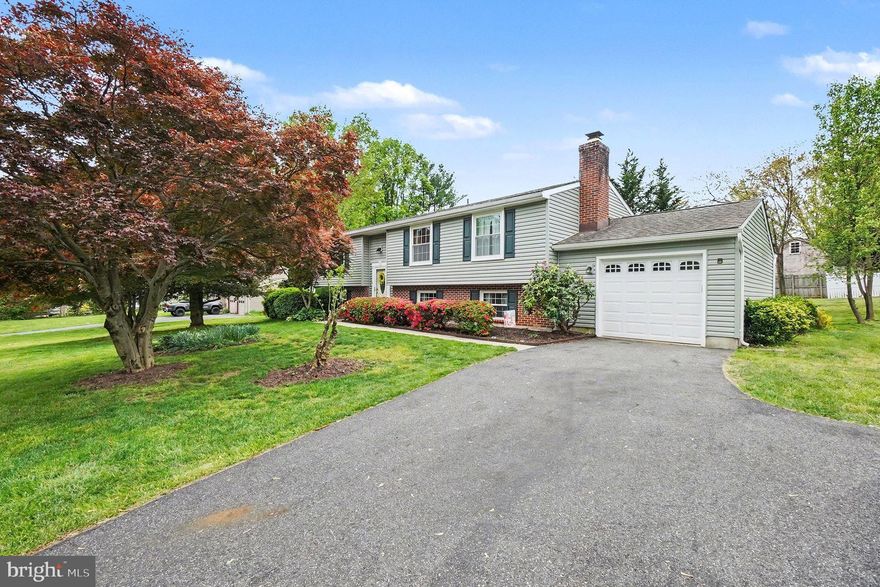 RARELY AVAILABLE HOME IN JARRETTSWOOD WILL BE SURE TO PLEASE YOUR PICKIEST BUYERS! THIS VERY WELL MAINTAINED HOME OFFERS 5 BEDROOMS, BRAND NEW CARPET AND FRESH PAINT, AN OPEN FLOORPLAN WITH A NEWER RENOVATED KITCHEN, DECK OFF OF THE KITCHEN, PRIVATE PRIMARY BATH, 4 ADD'L BEDROOMS, LARGE FAMILY ROOM W/FIREPLACE, ENTRANCE TO GARAGE FROM LAUNDRY/STORAGE ROOM AND SO MUCH MORE! THE MATURE LANDSCAPING IS ABSOLUTELY STUNNING WHEN IN FULL BLOOM! THIS HOME, LOCATED IN THIS AREA, WITH THESE SCHOOLS AND THE CONVENIENCE ALL BELAIR HAS TO OFFER WILL CERTAINLY NOT LAST LONG!