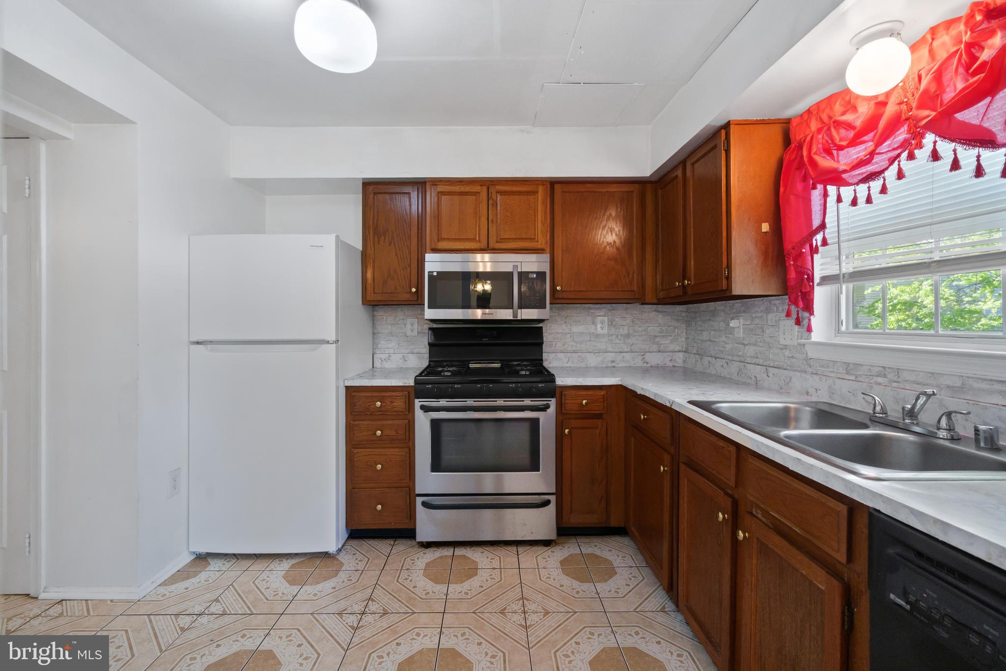 LAKE RIDGE - Residential