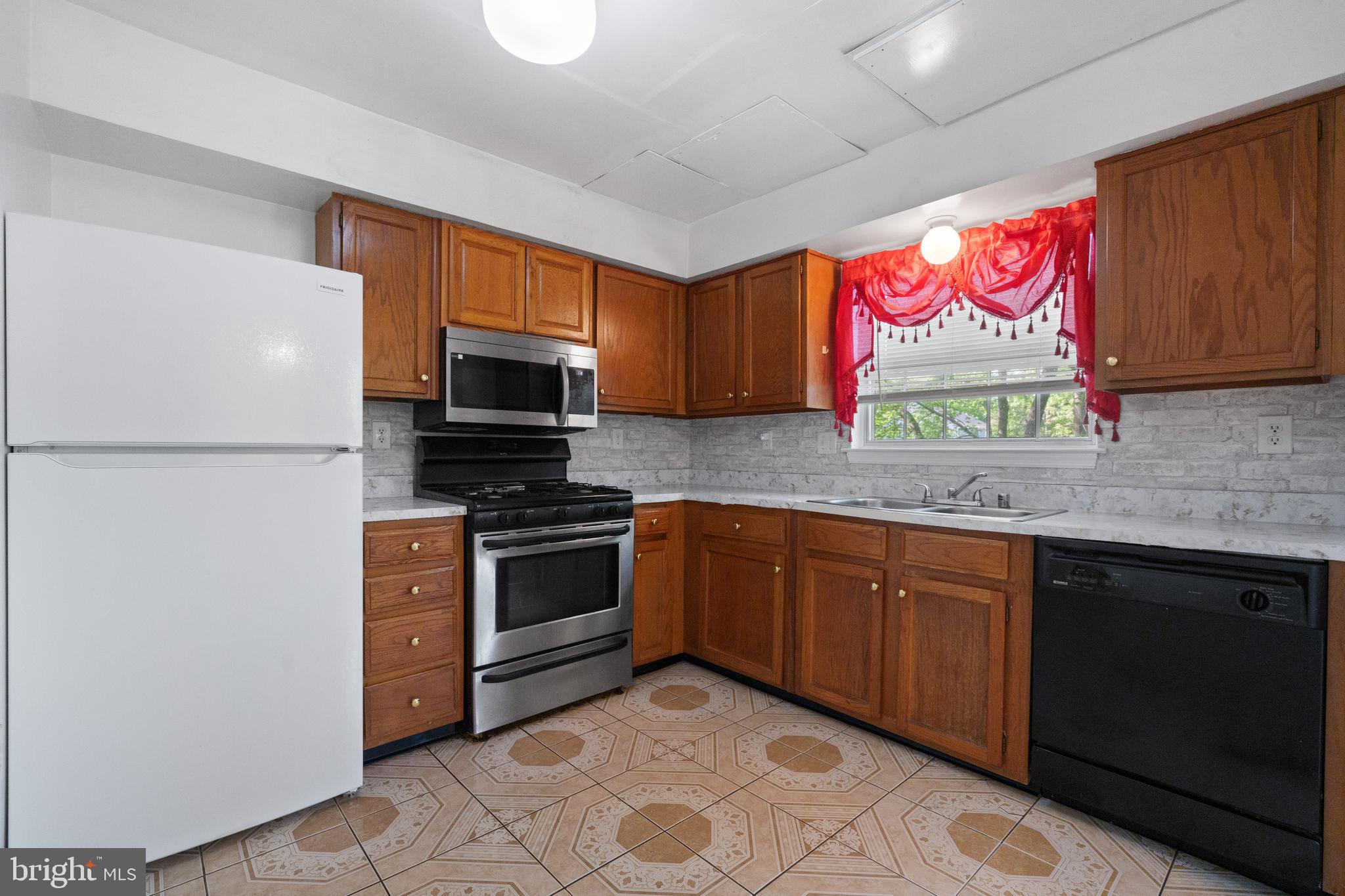 LAKE RIDGE - Residential