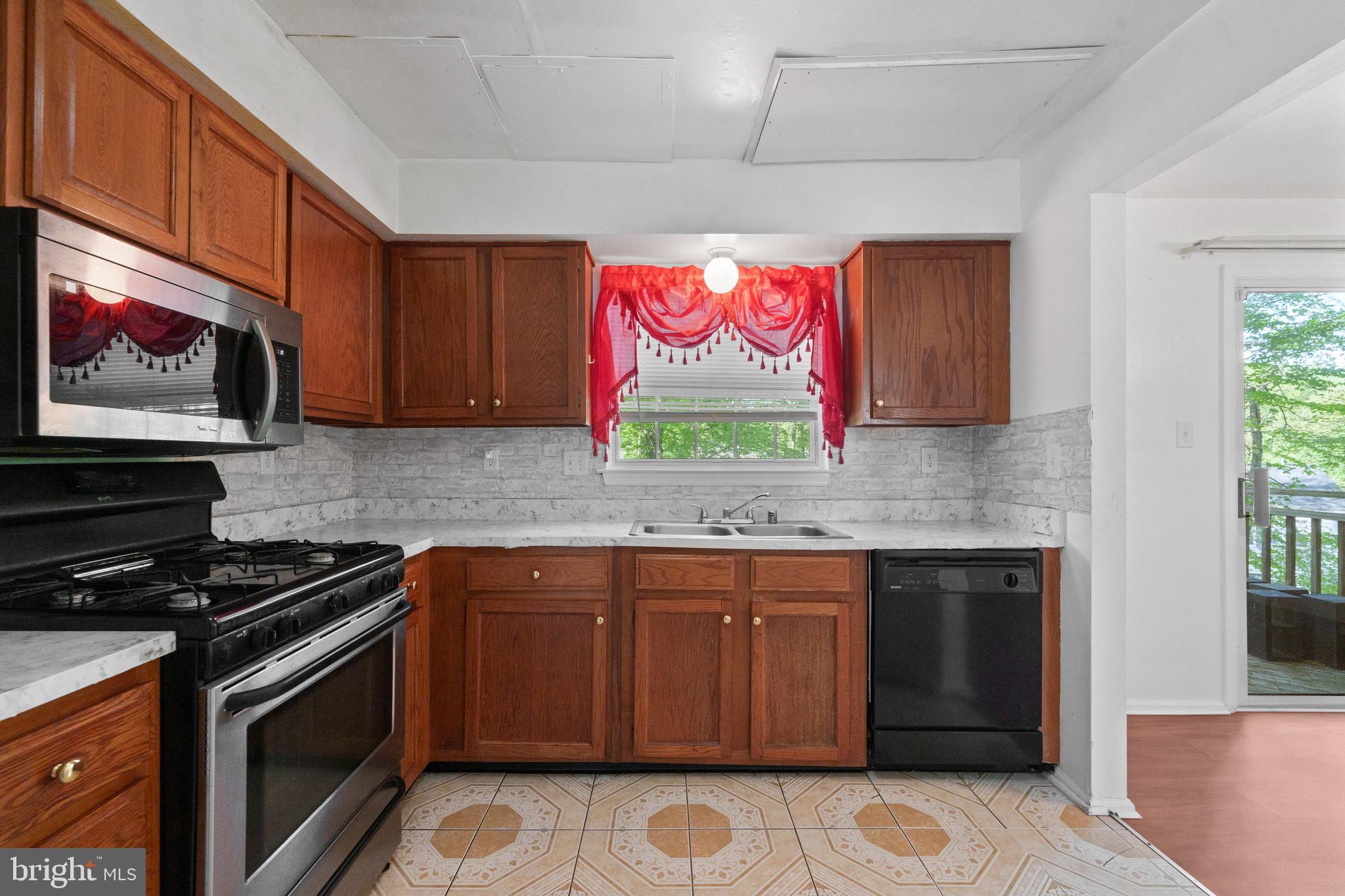 LAKE RIDGE - Residential