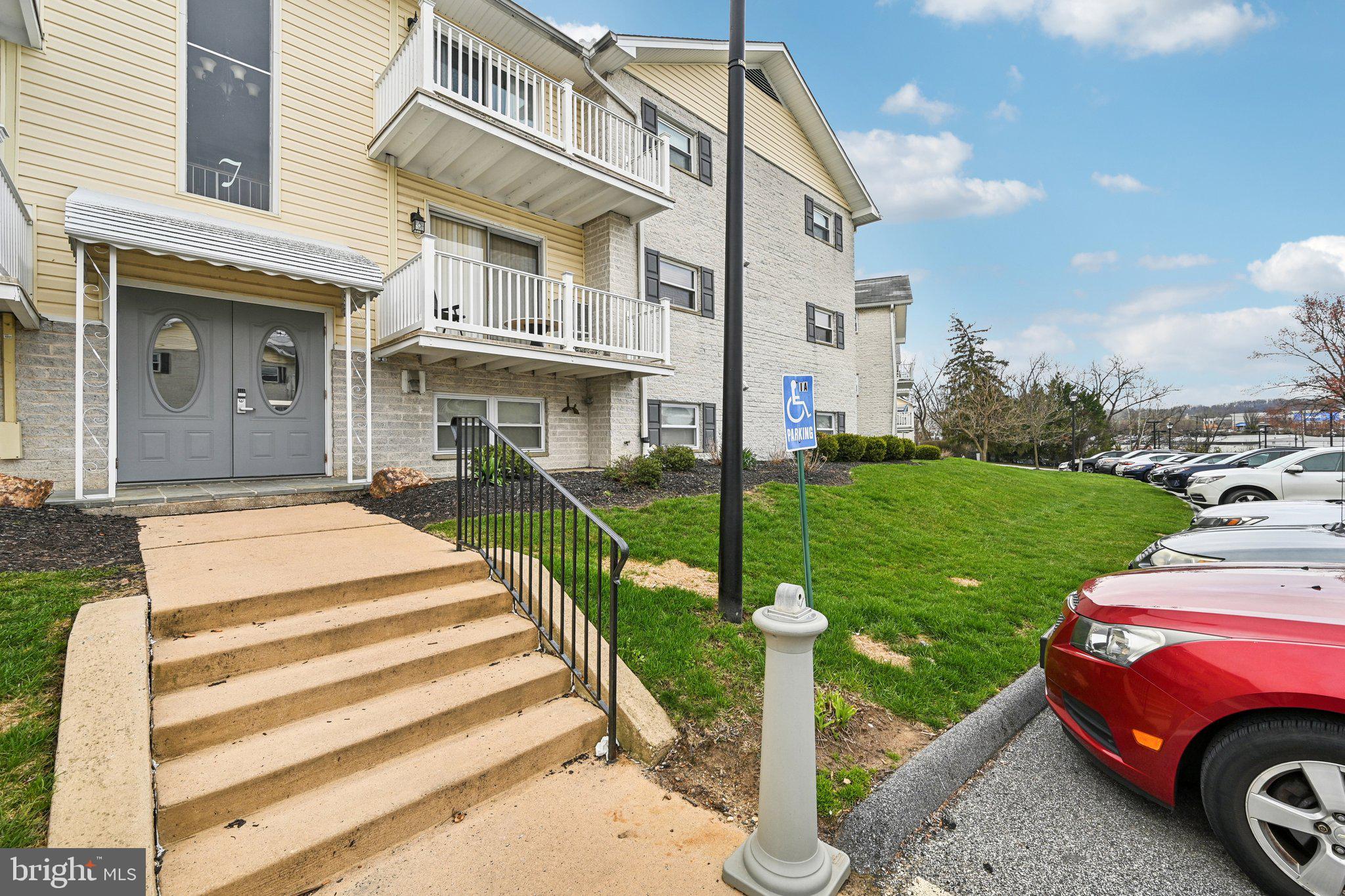 WARREN LODGE CONDOMINIUMS - Residential