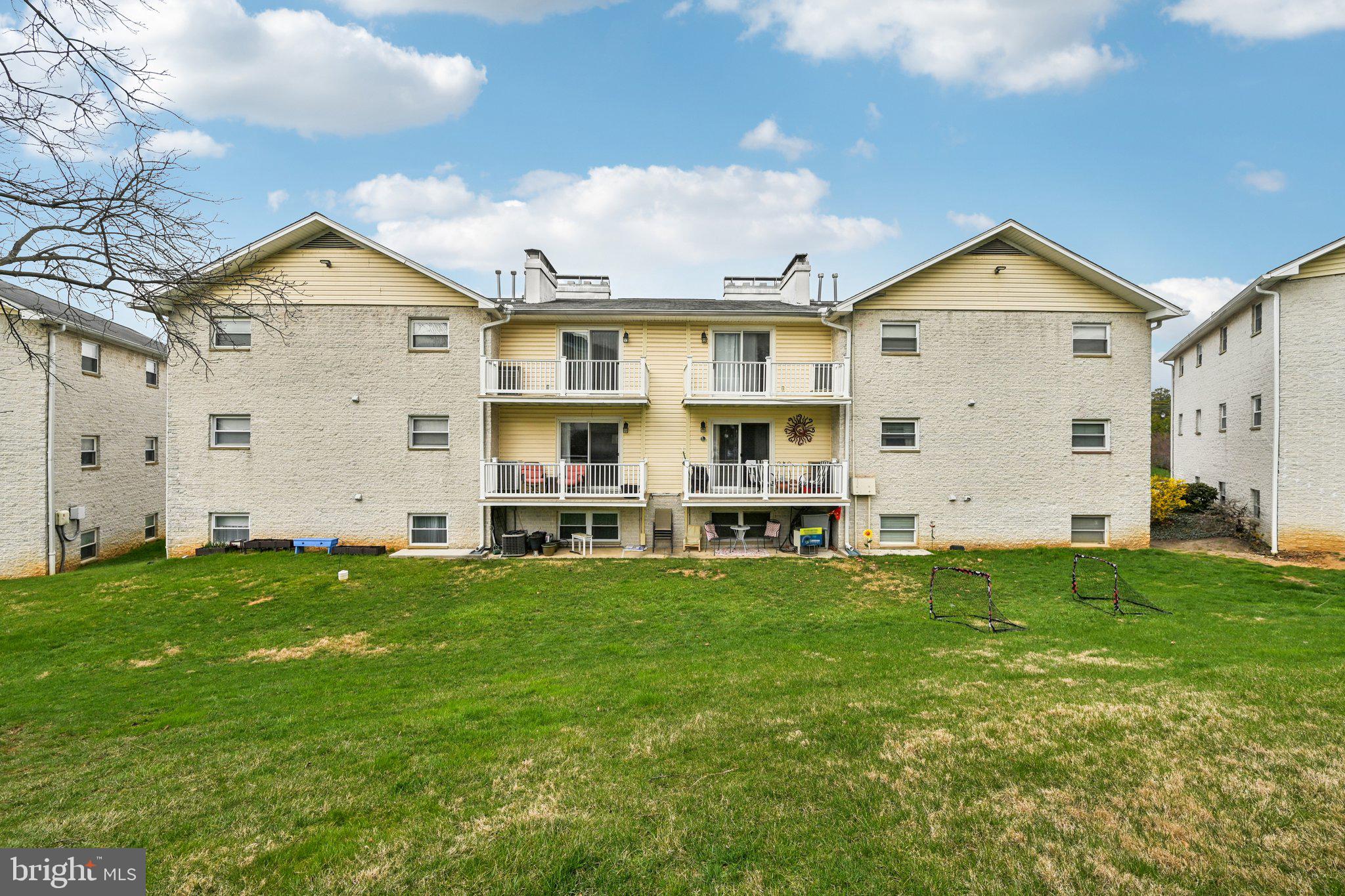 WARREN LODGE CONDOMINIUMS - Residential