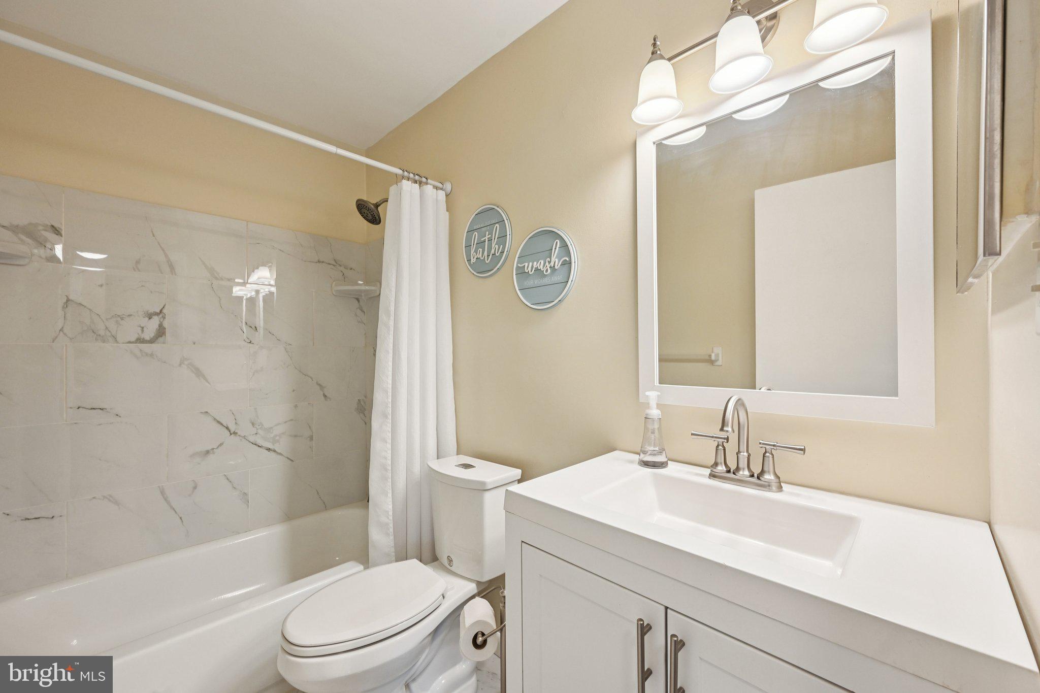 WARREN LODGE CONDOMINIUMS - Residential