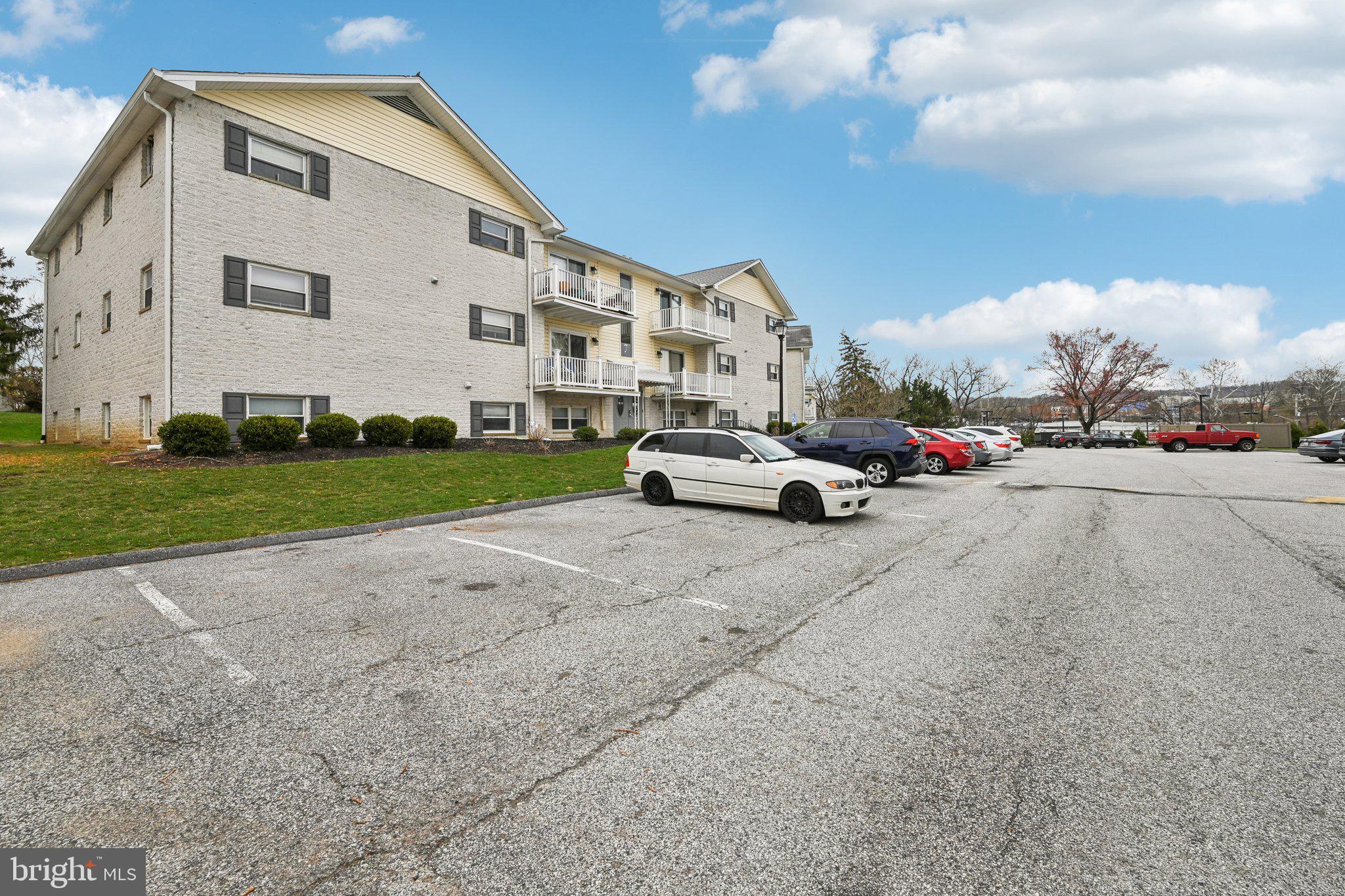 WARREN LODGE CONDOMINIUMS - Residential