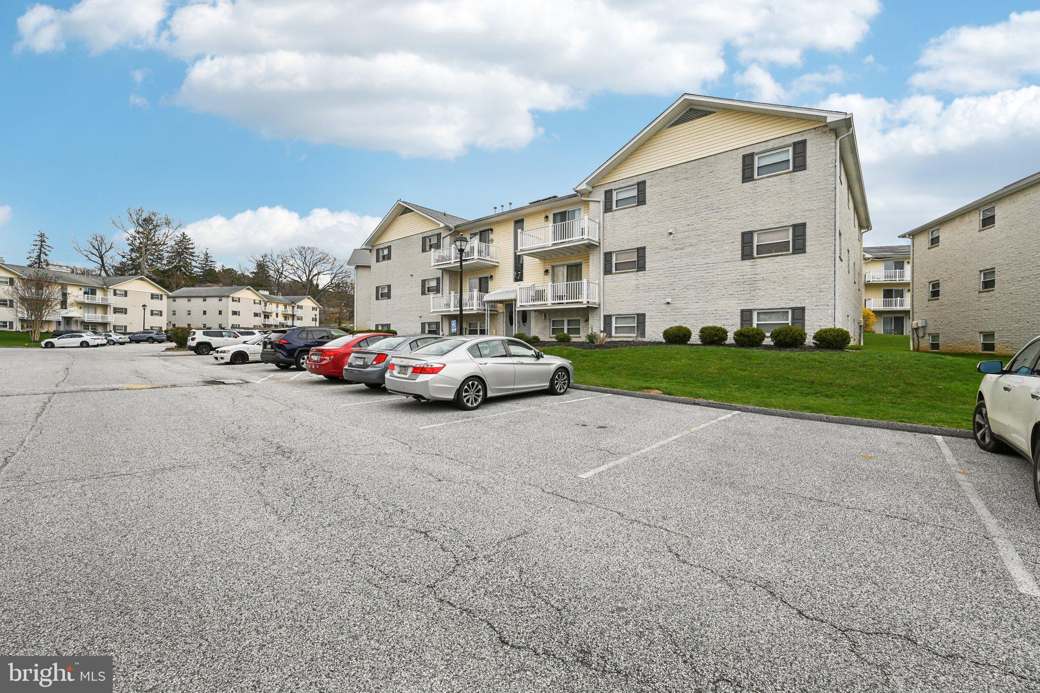 WARREN LODGE CONDOMINIUMS - Residential