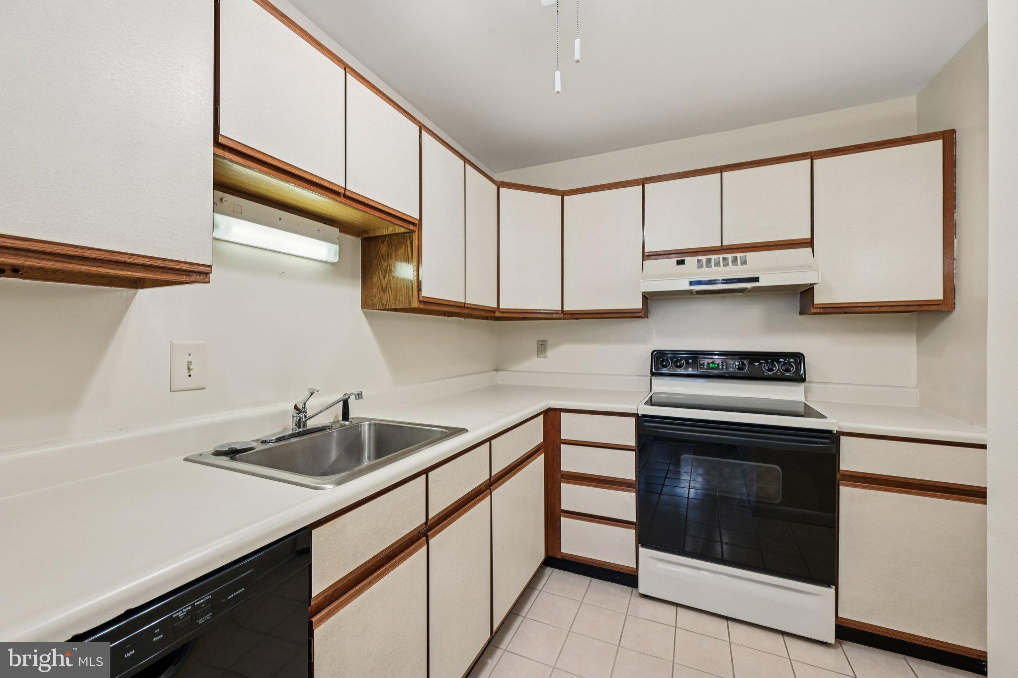 WARREN LODGE CONDOMINIUMS - Residential