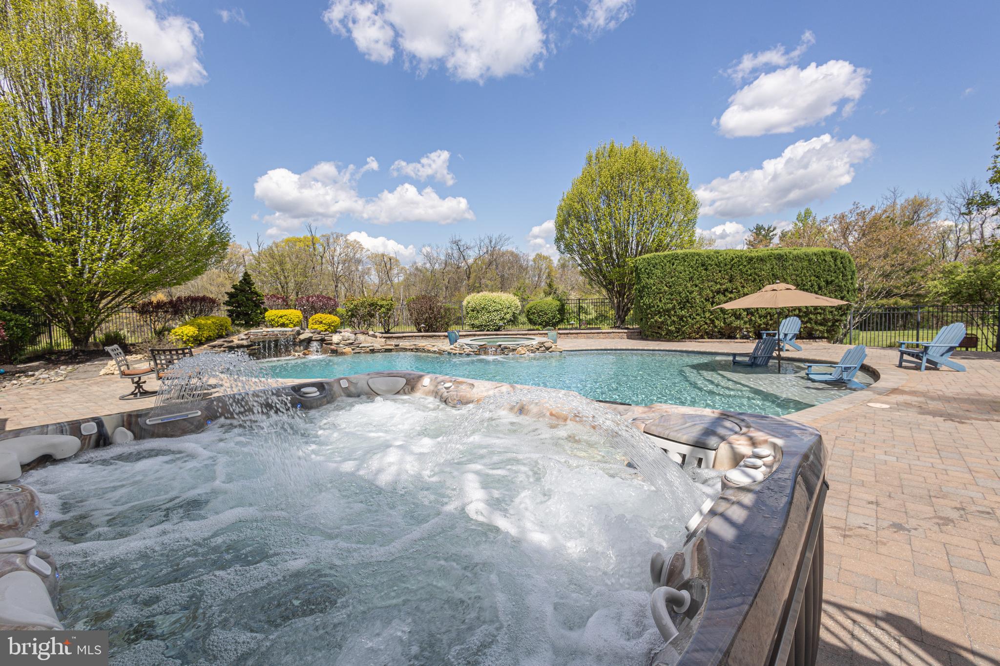 DARK HOLLOW - Residential