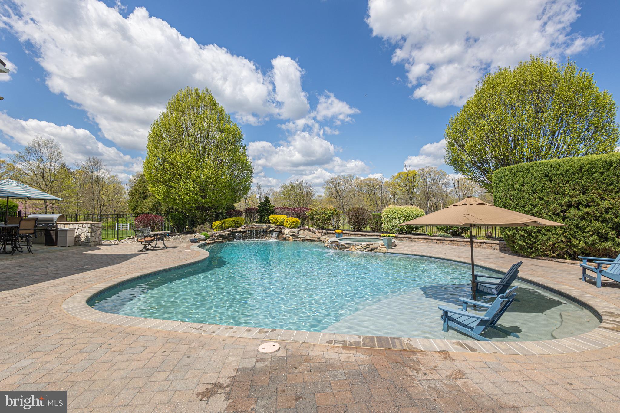 DARK HOLLOW - Residential