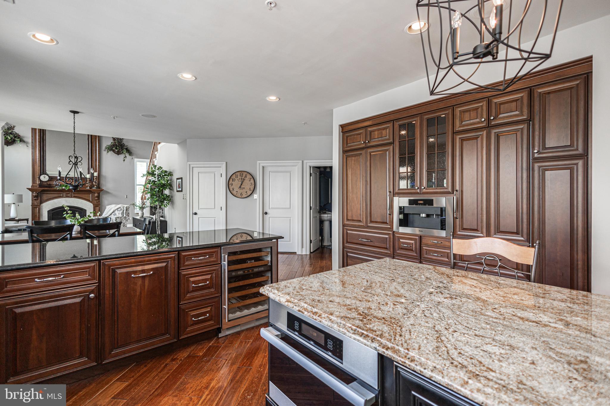 DARK HOLLOW - Residential