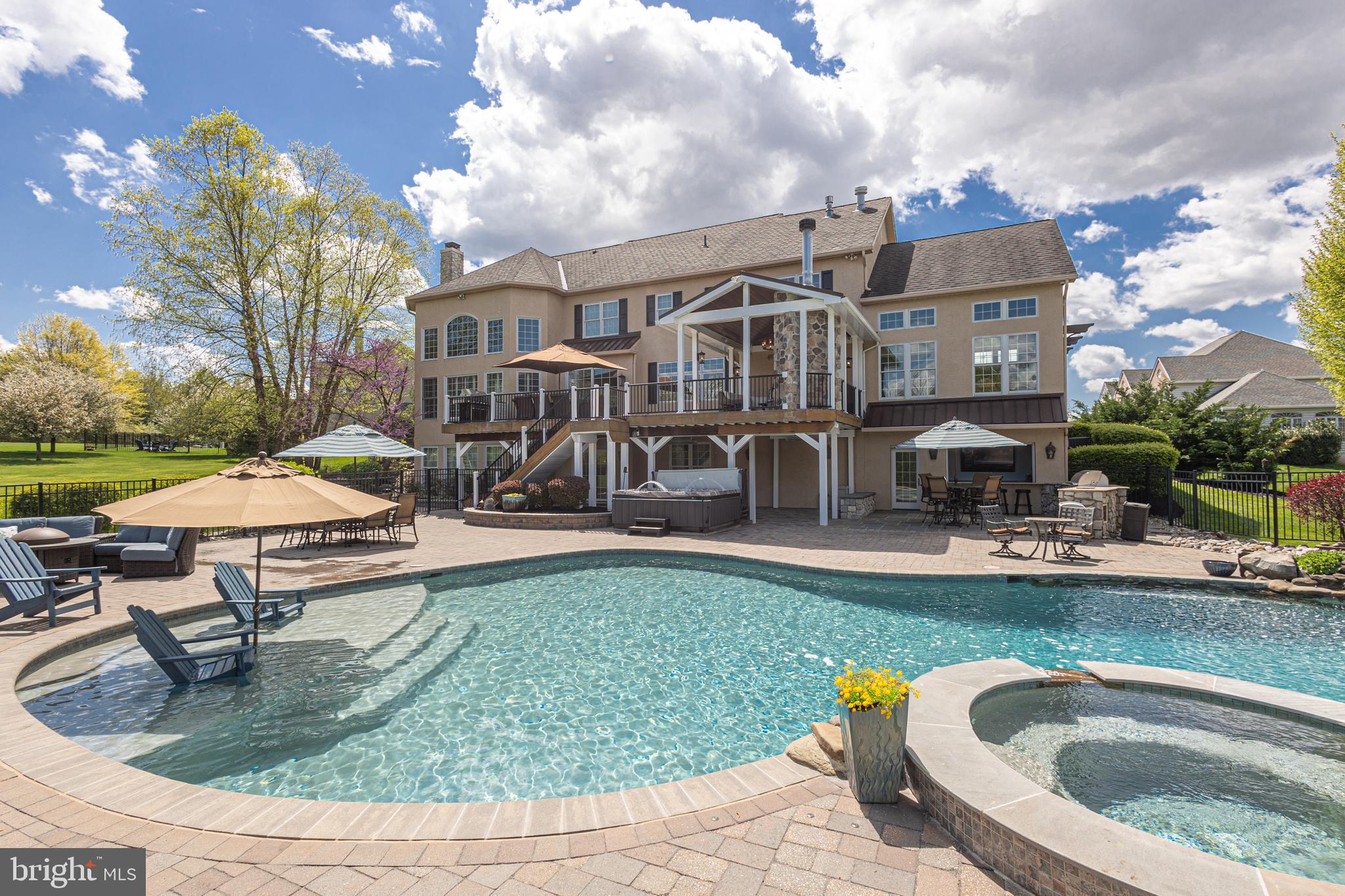 DARK HOLLOW - Residential