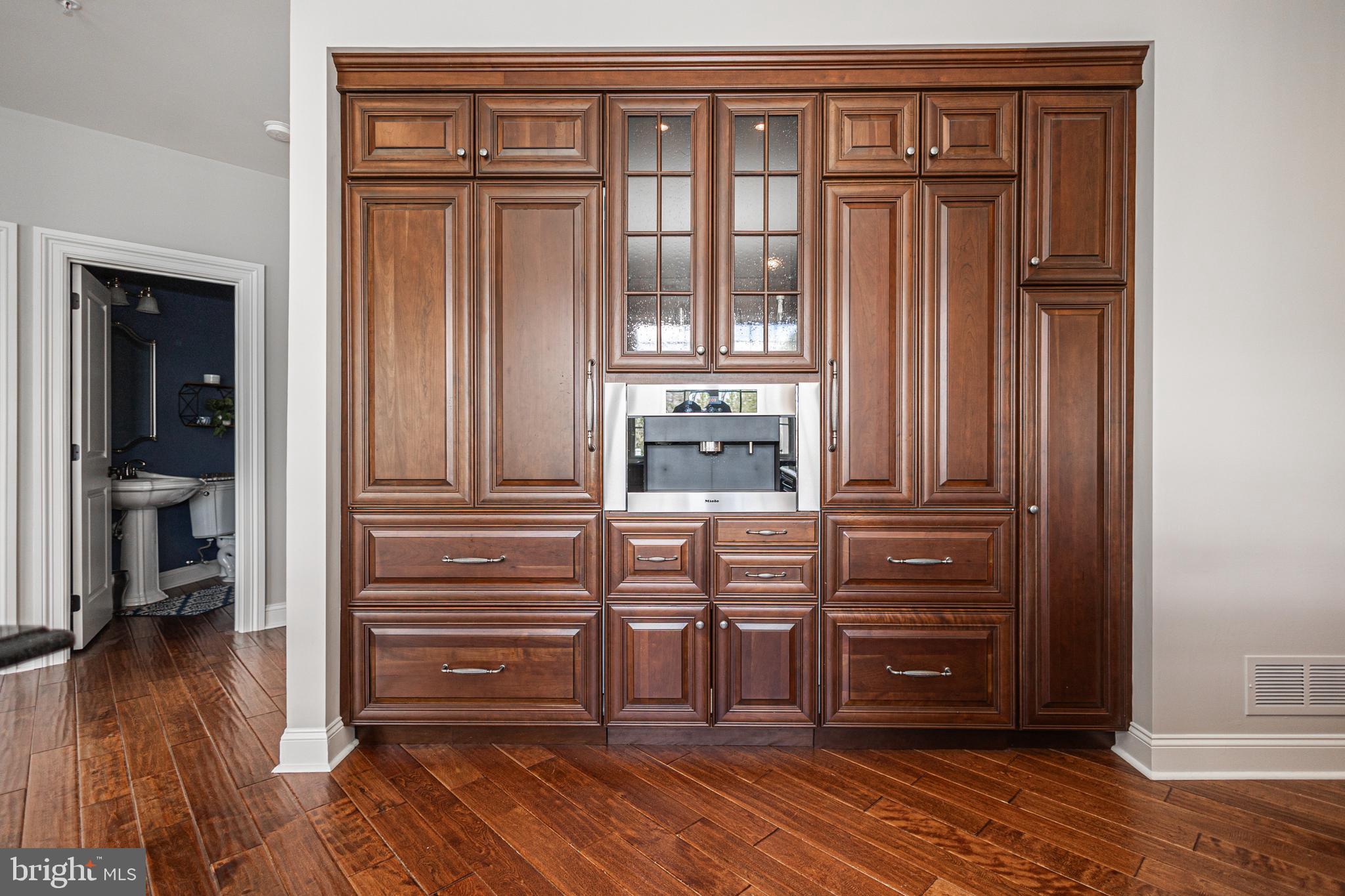 DARK HOLLOW - Residential