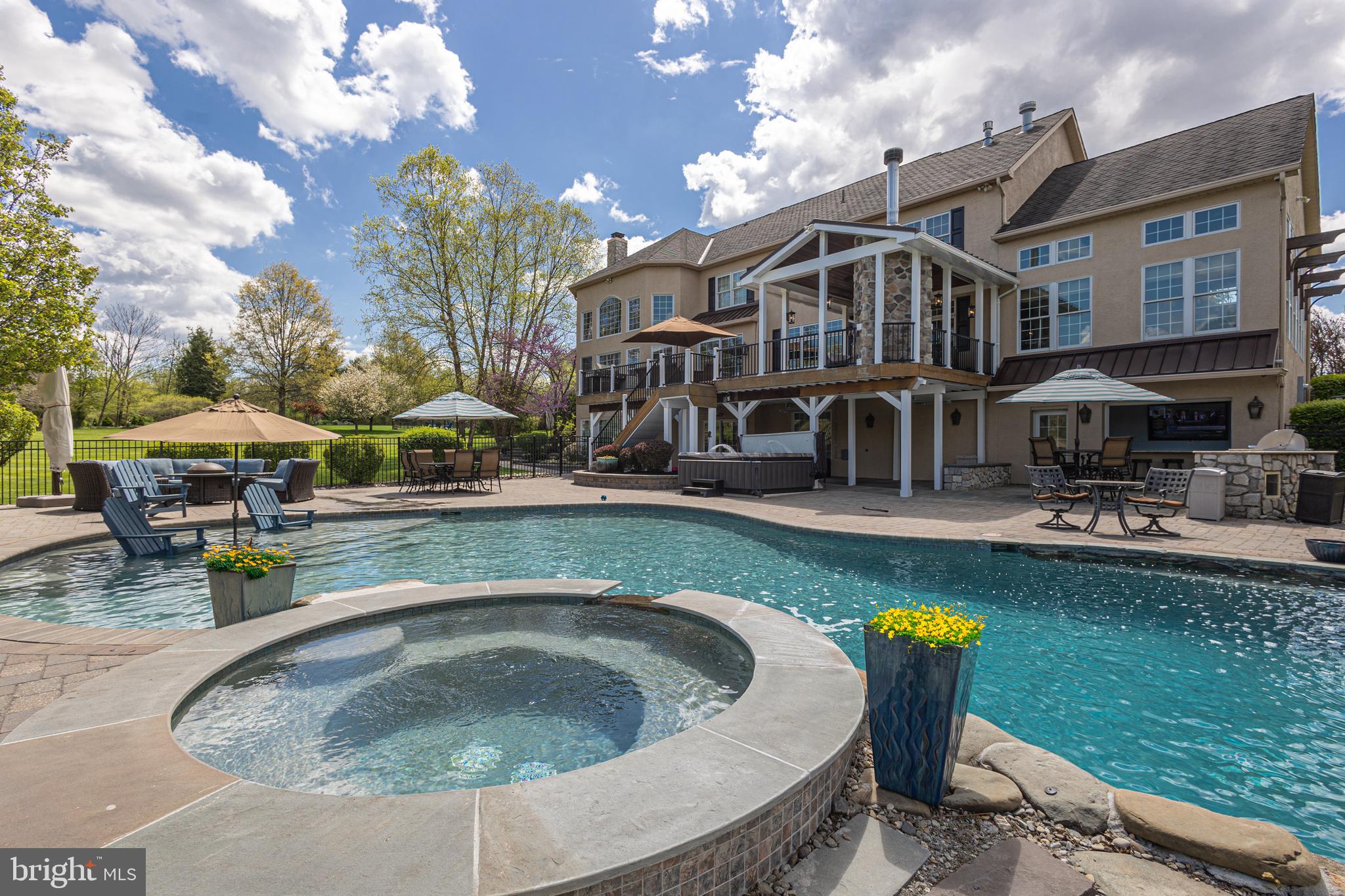 DARK HOLLOW - Residential