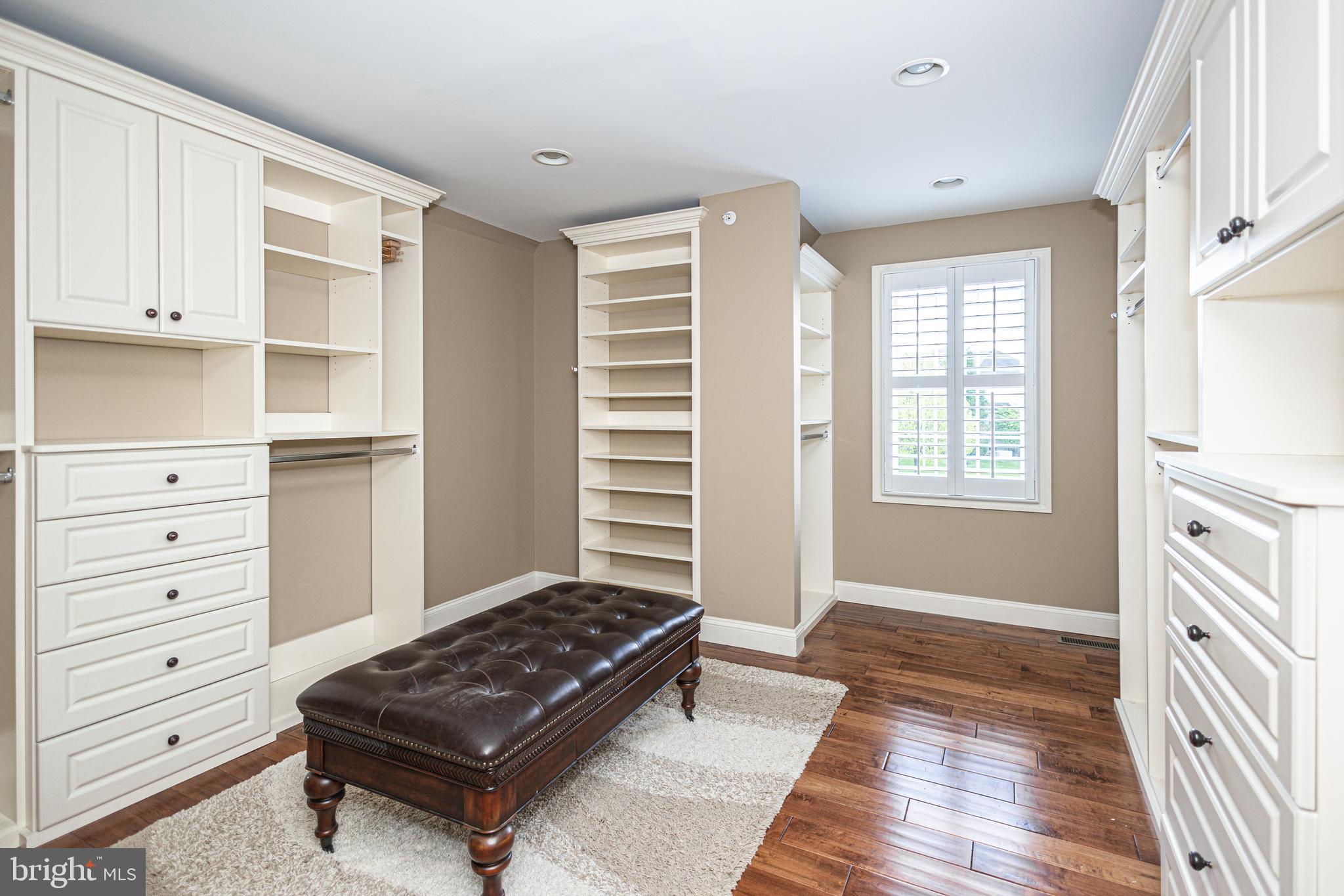 DARK HOLLOW - Residential