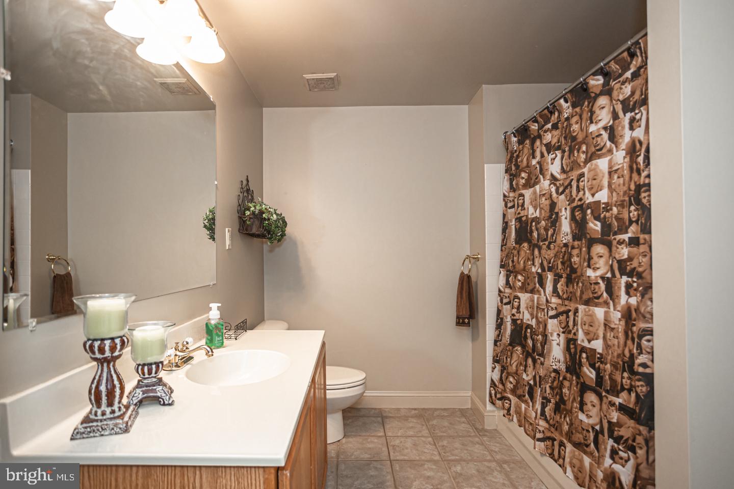 DARK HOLLOW - Residential