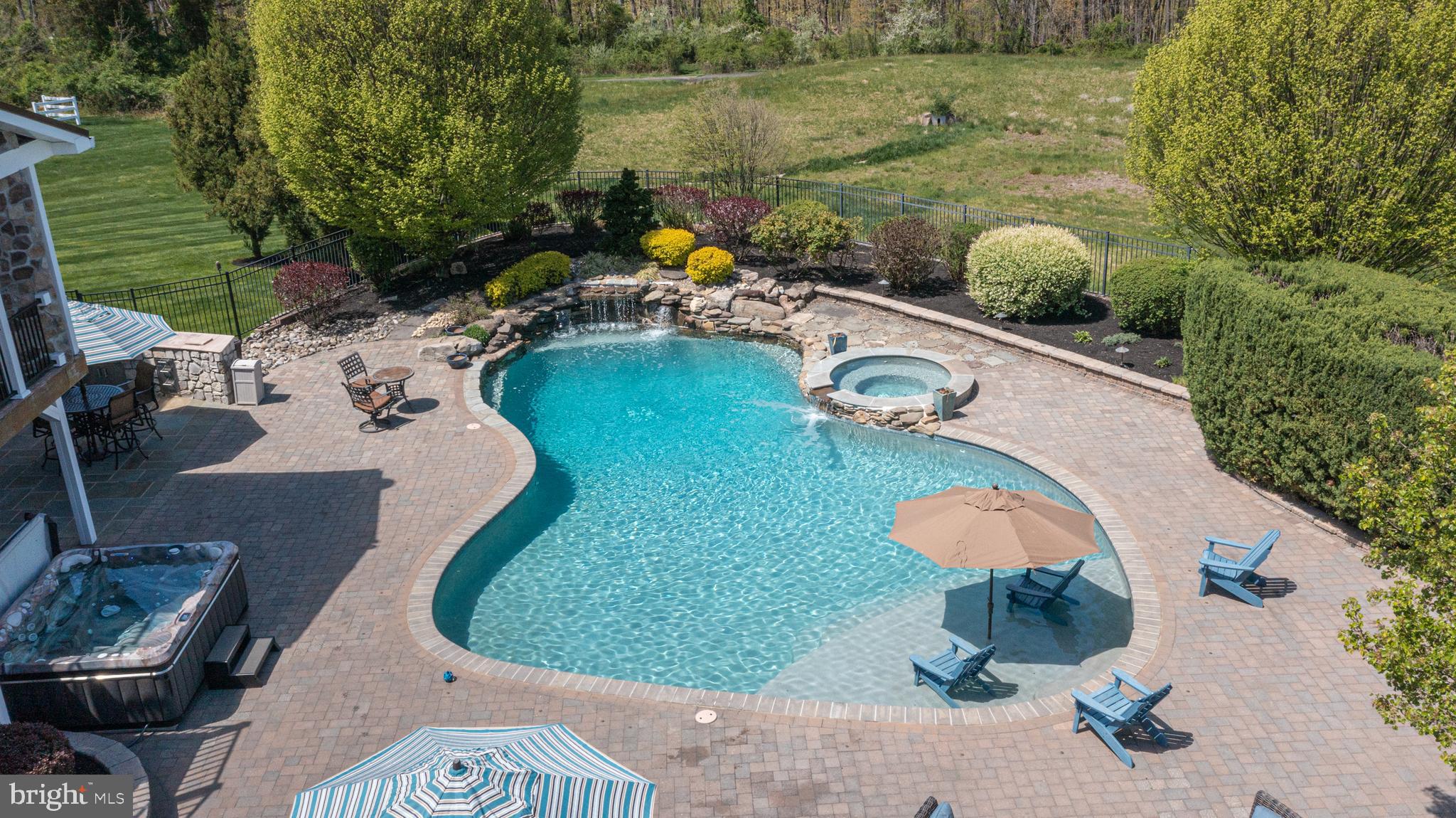 DARK HOLLOW - Residential