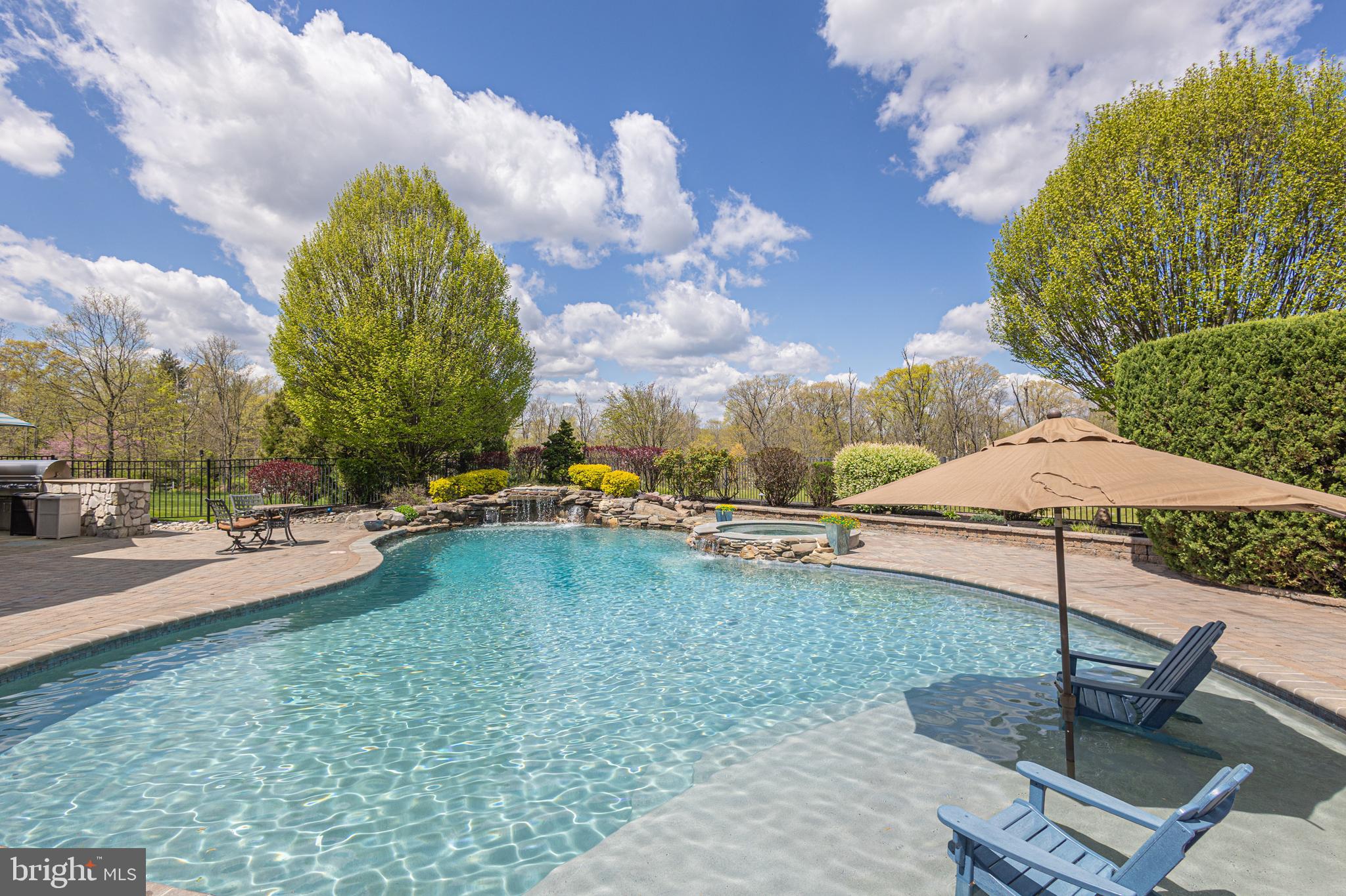 DARK HOLLOW - Residential