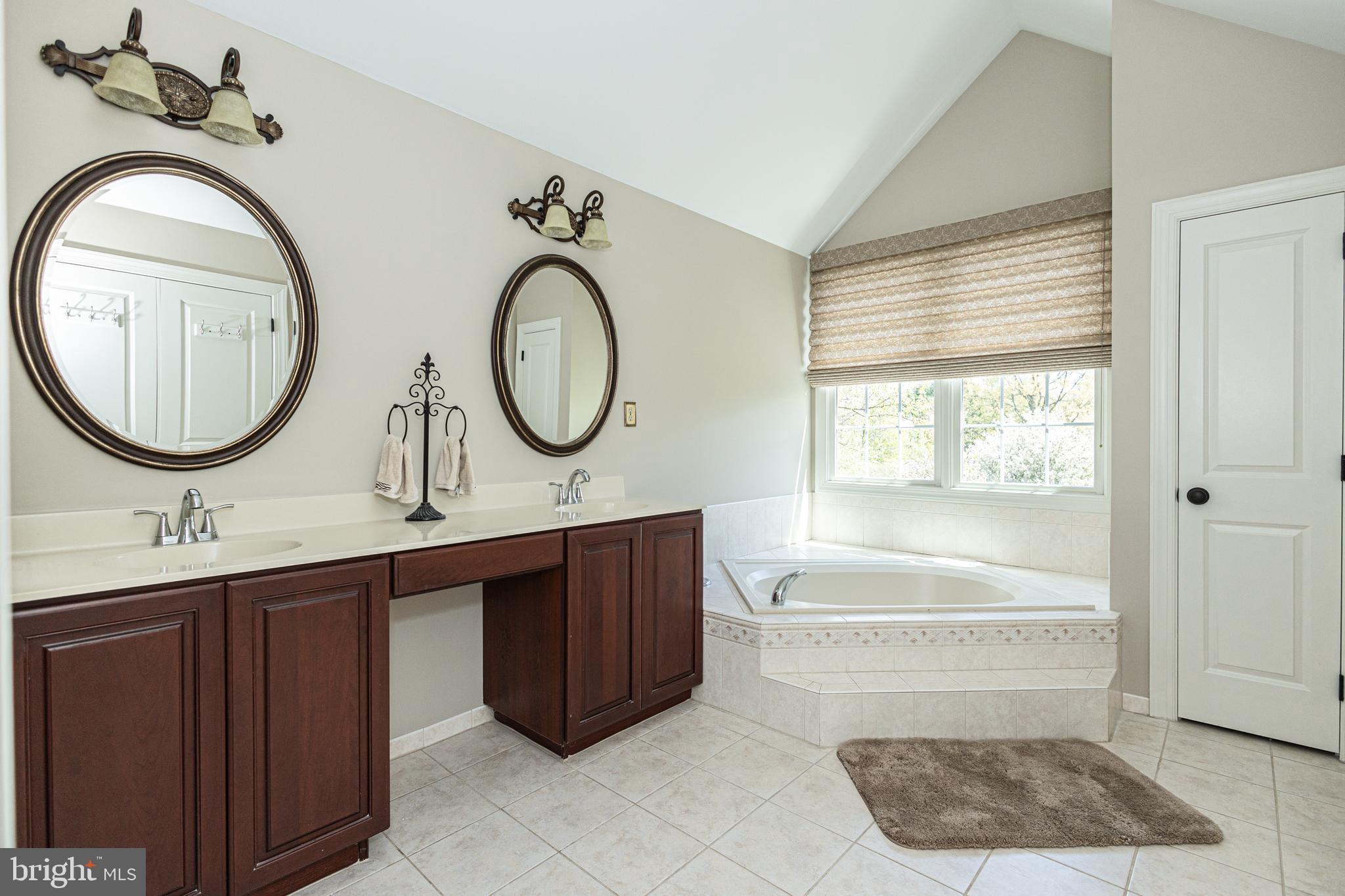 DARK HOLLOW - Residential