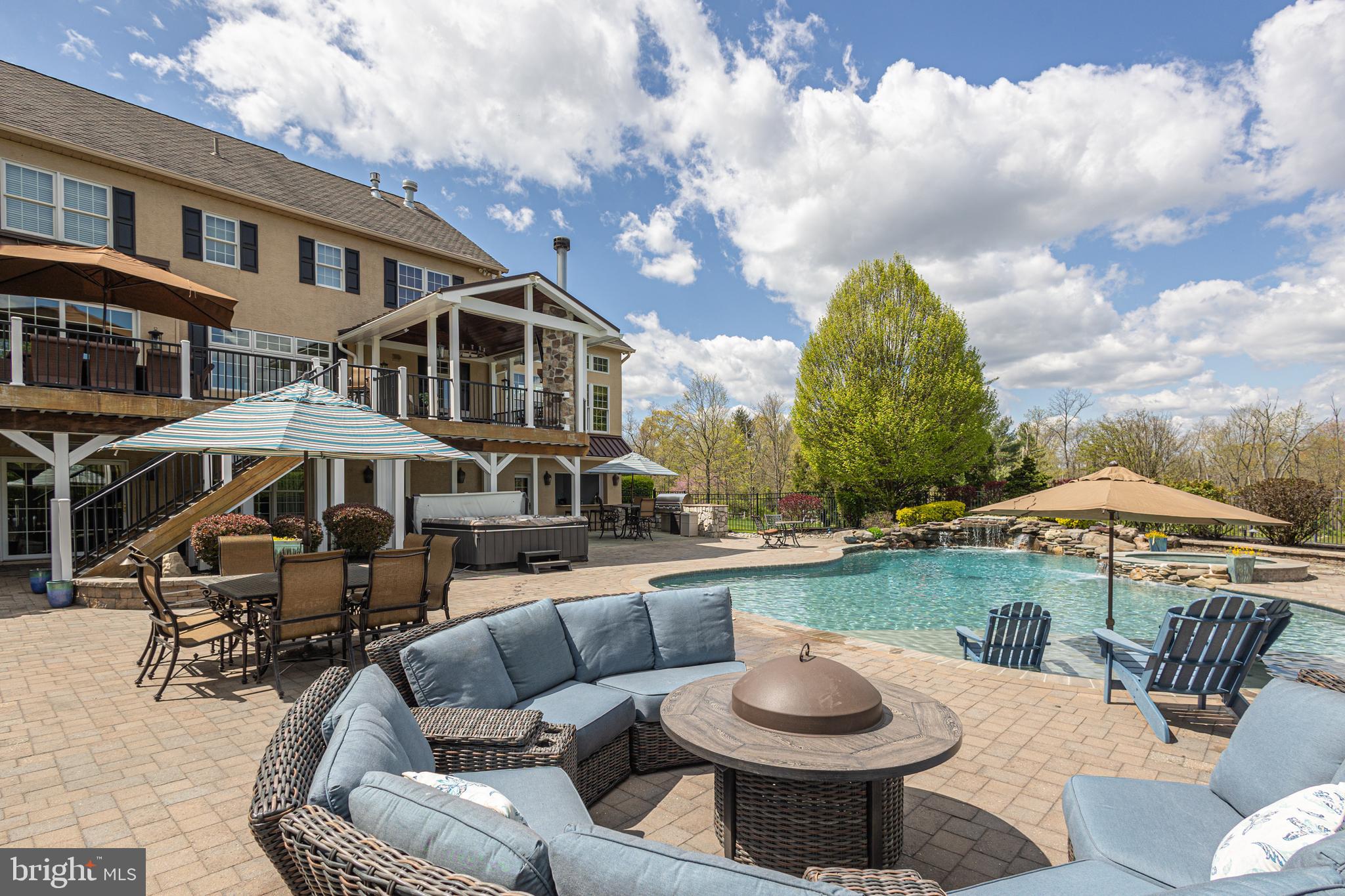 DARK HOLLOW - Residential