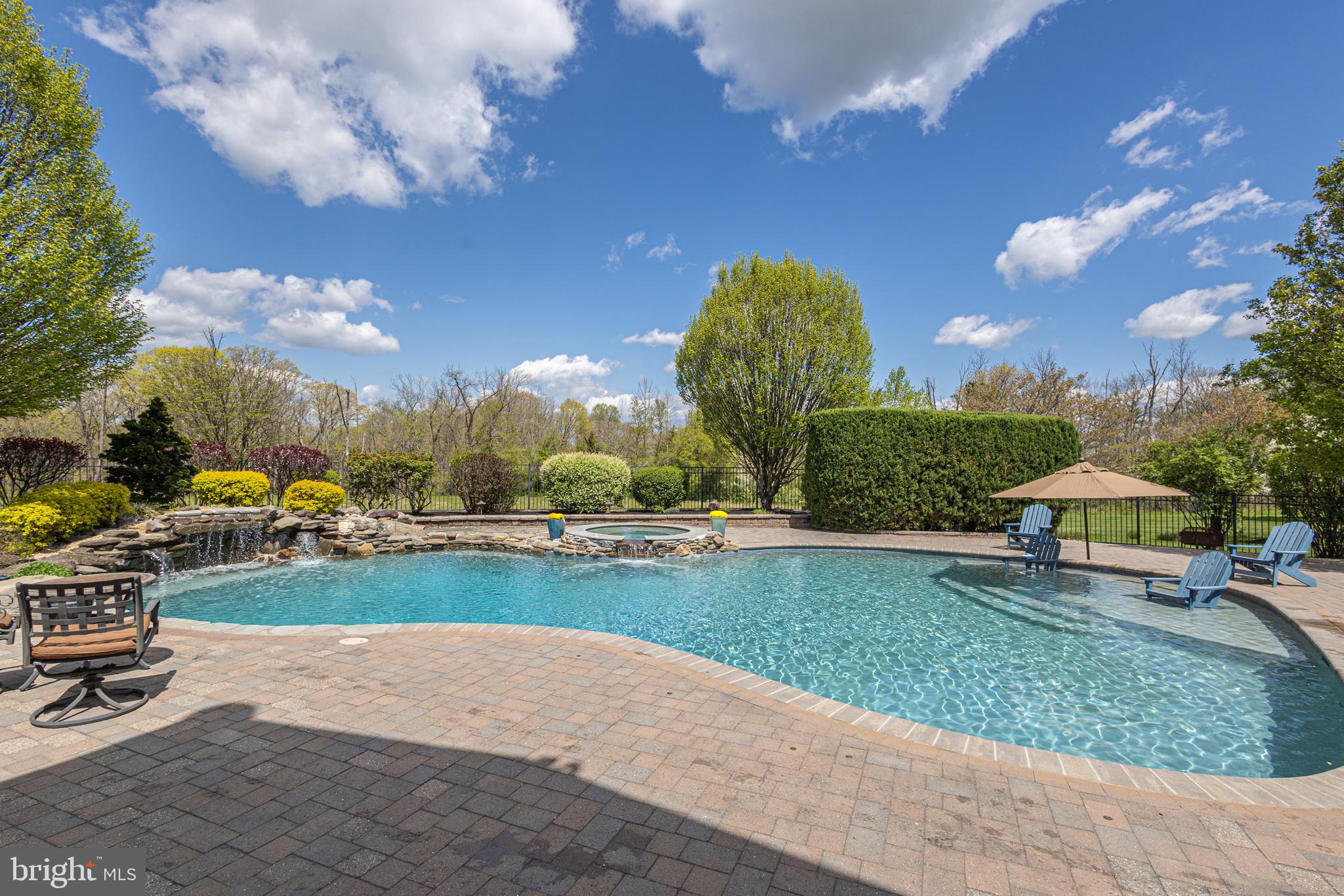 DARK HOLLOW - Residential