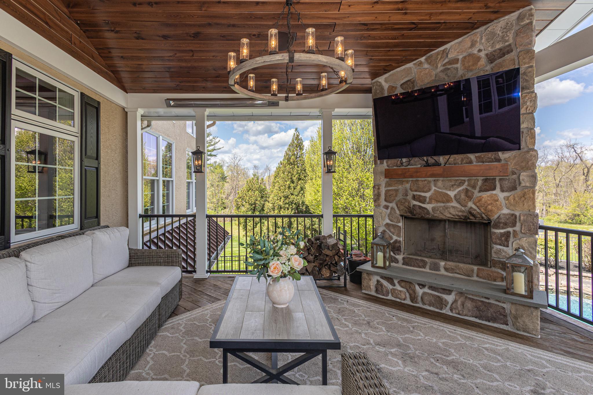 DARK HOLLOW - Residential