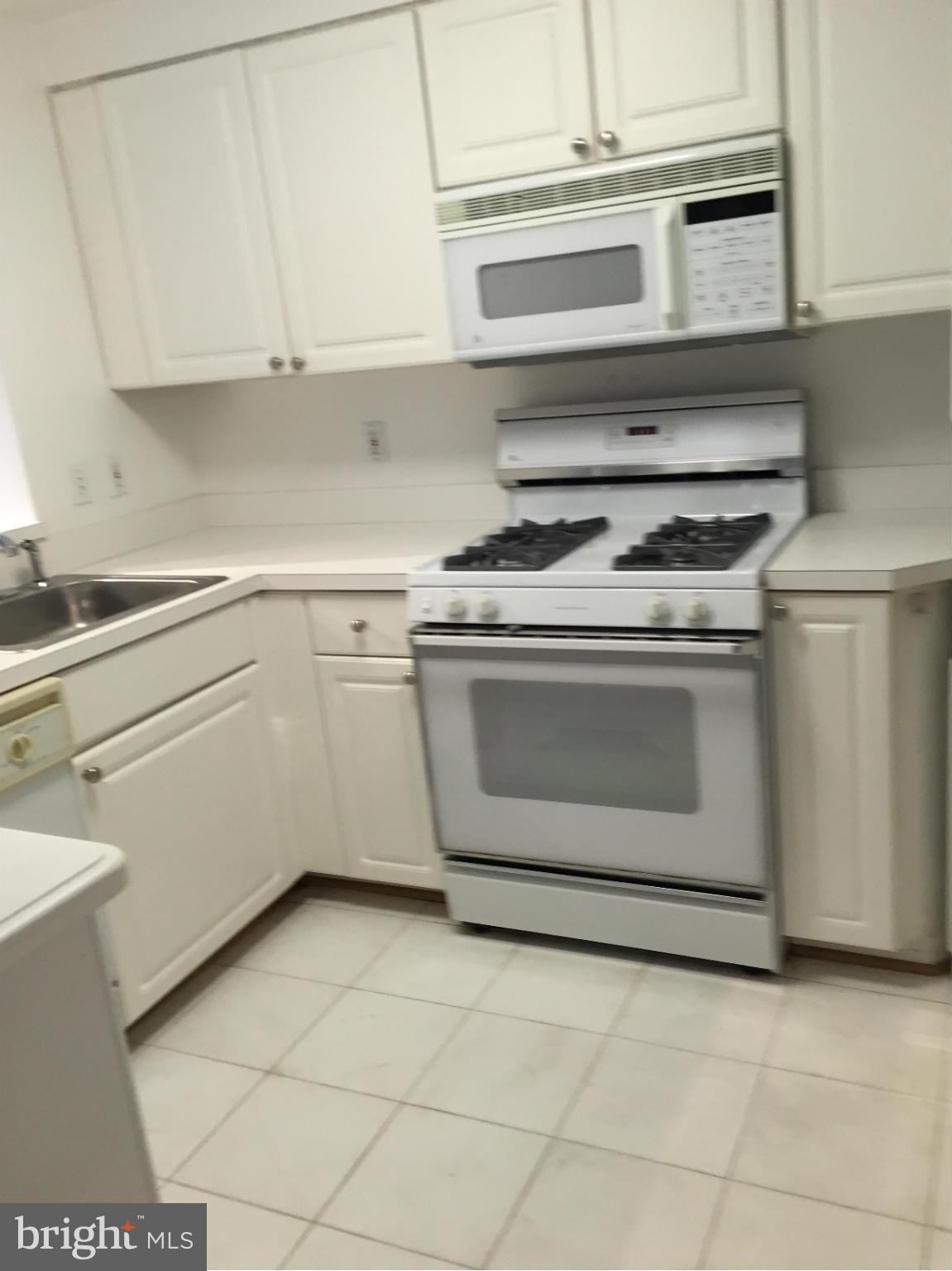 WINDSOR PLAZA - Residential Lease