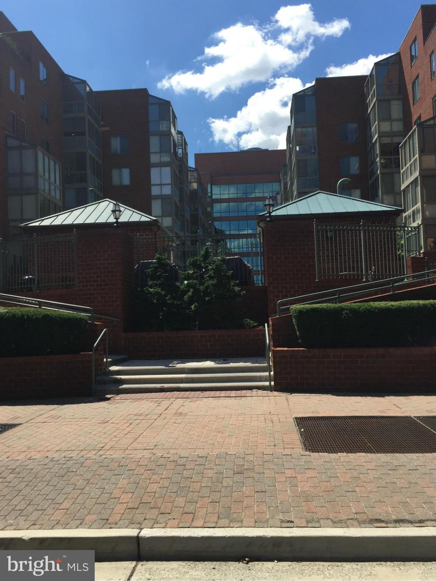 Ballston-2 blocks to Metro, REDUCED. Live in desirable elegant Windsor Plaza Condos.. 1 bedroom, 1 bath, garage, Washer and dryer in the unit. Freshly painted neutral colors. New Carpet. Enclosed balcony. Swimming pool. Great location, walk to stores, movies, restaurants. Close to Hwy. 66. Available Aug. 25th. Hurry at this price, it will not last.