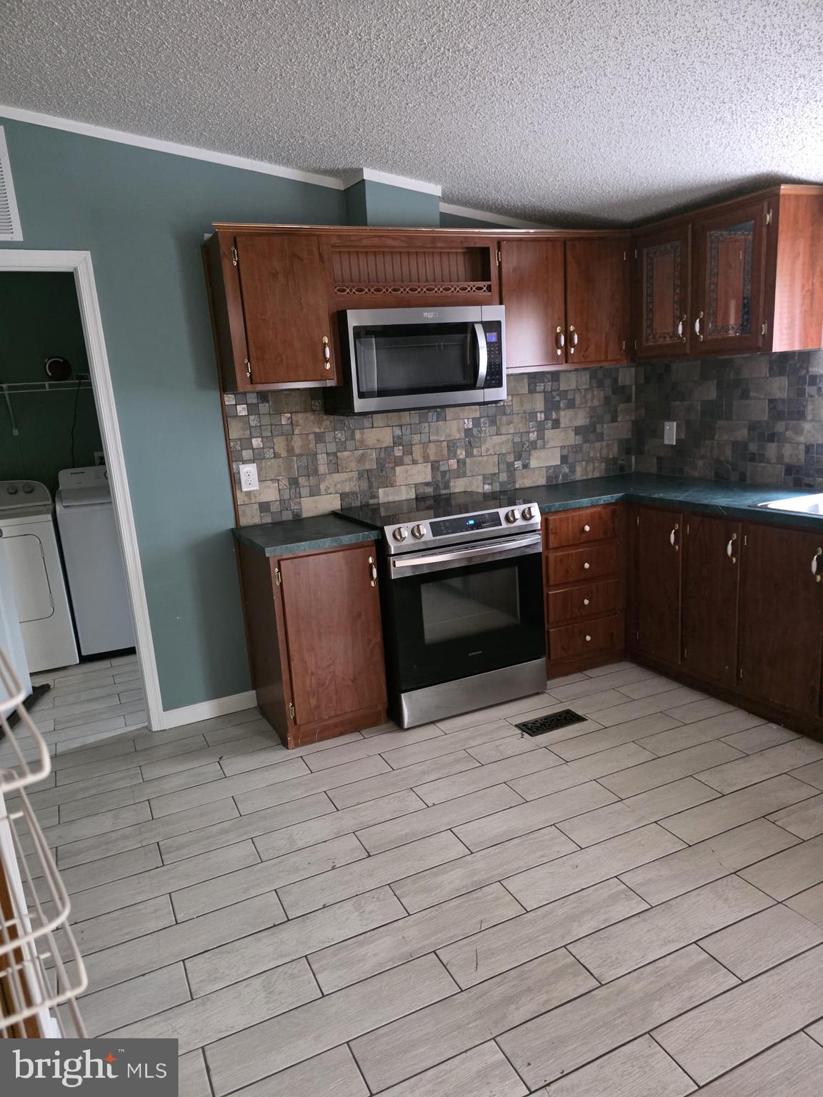 7118 TANGLEWOOD DRIVE