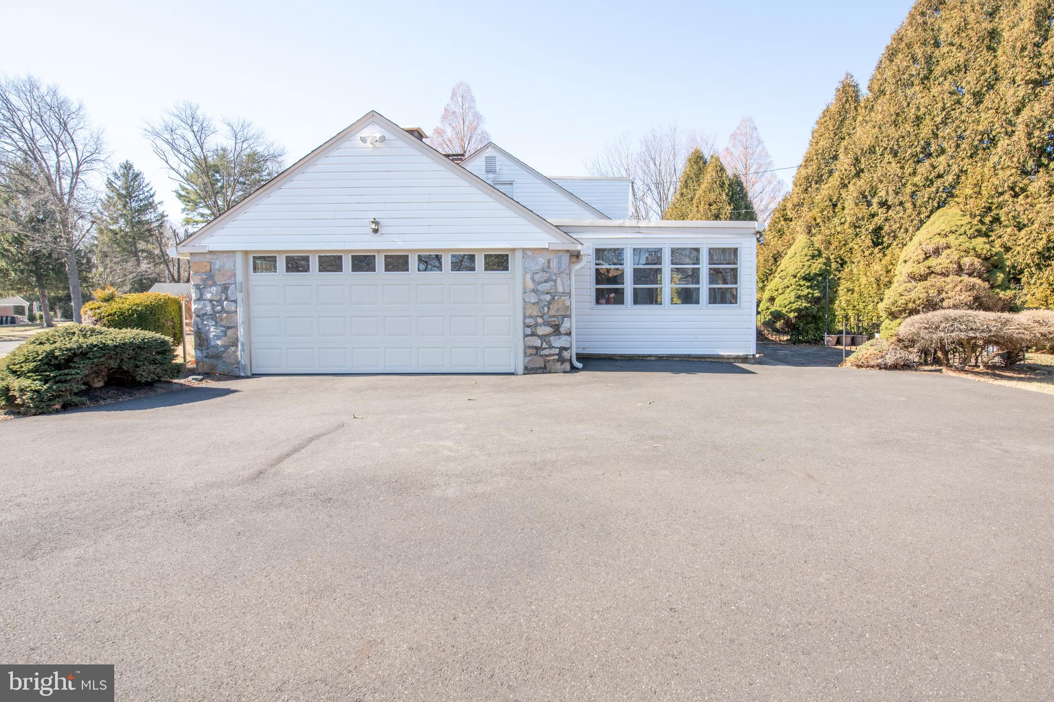 HUNTINGDON VALLEY - Residential