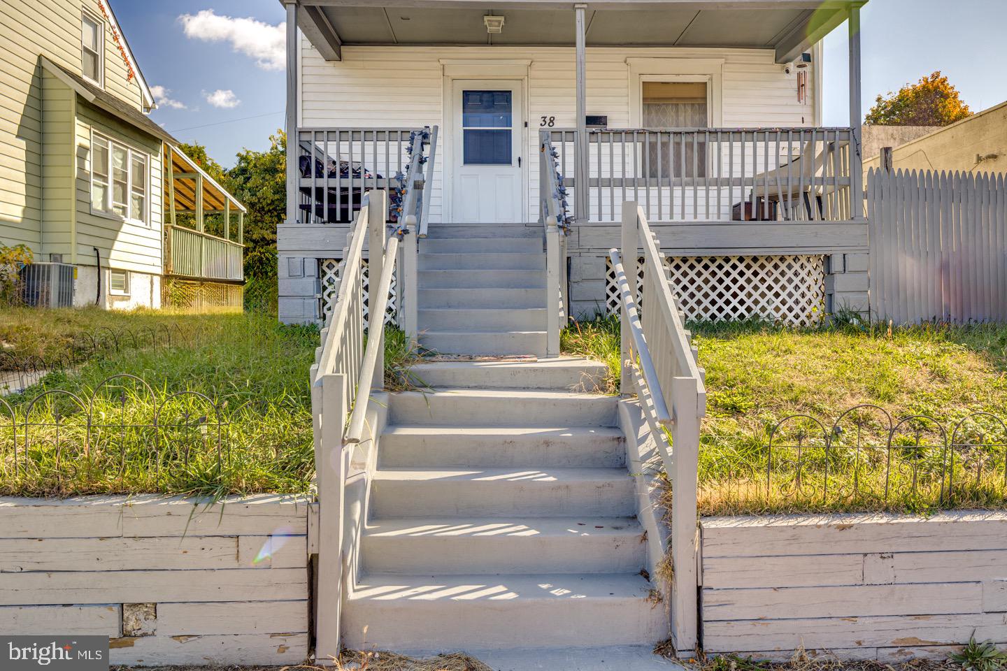 38 W CRESCENT BOULEVARD