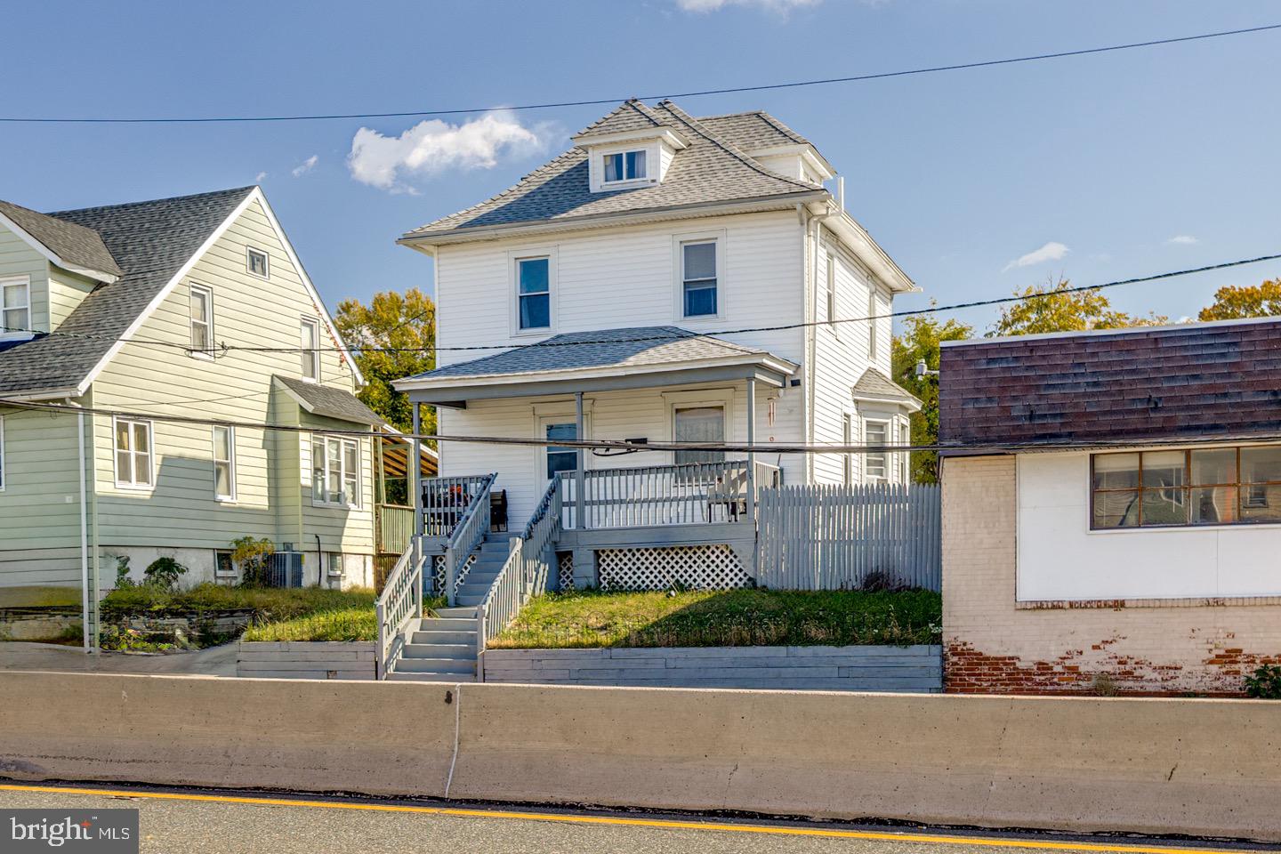 38 W CRESCENT BOULEVARD