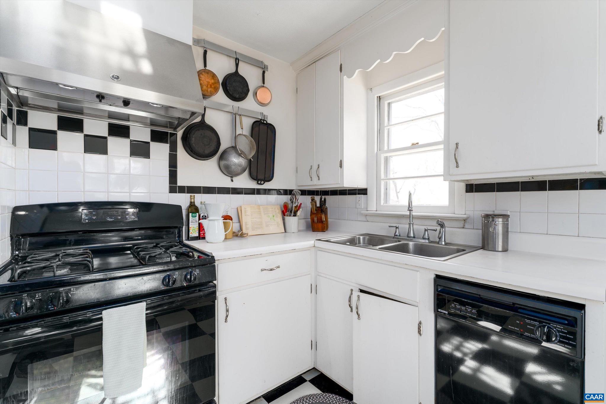 FOREST HILLS - Residential