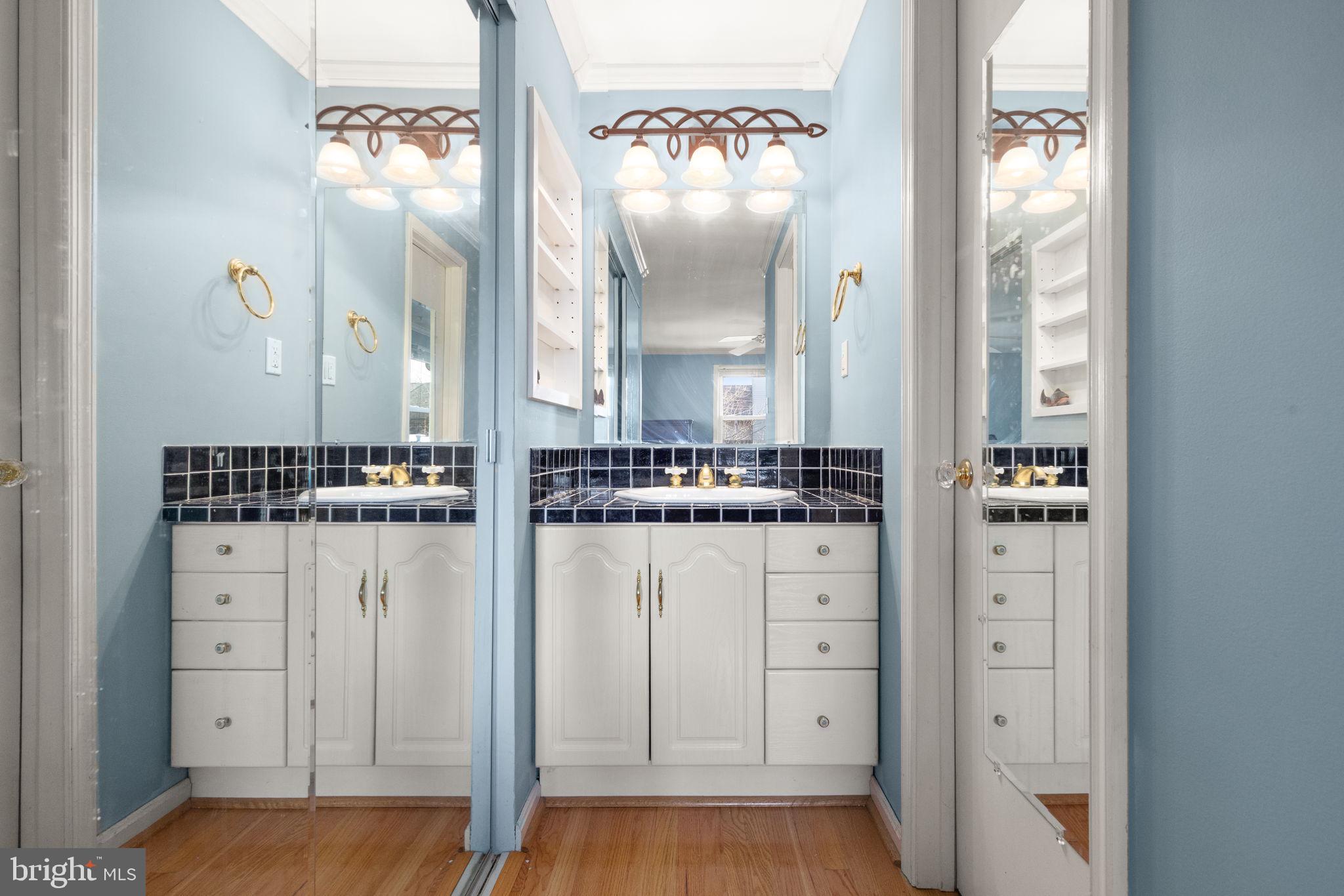 NORTH GATE HALL - Residential