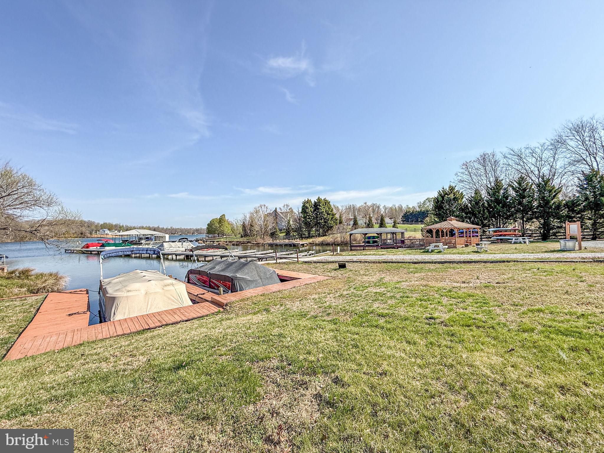 SECLUSION SHORES - Residential