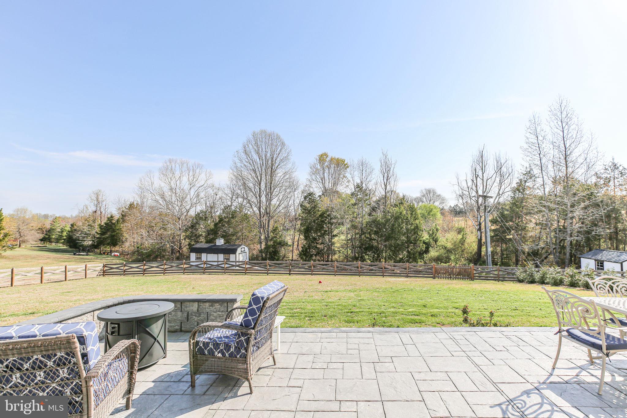 SECLUSION SHORES - Residential