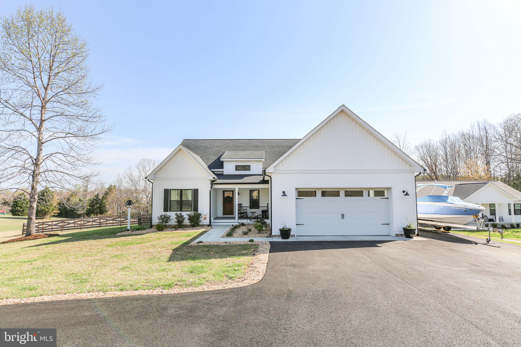 SECLUSION SHORES - Residential