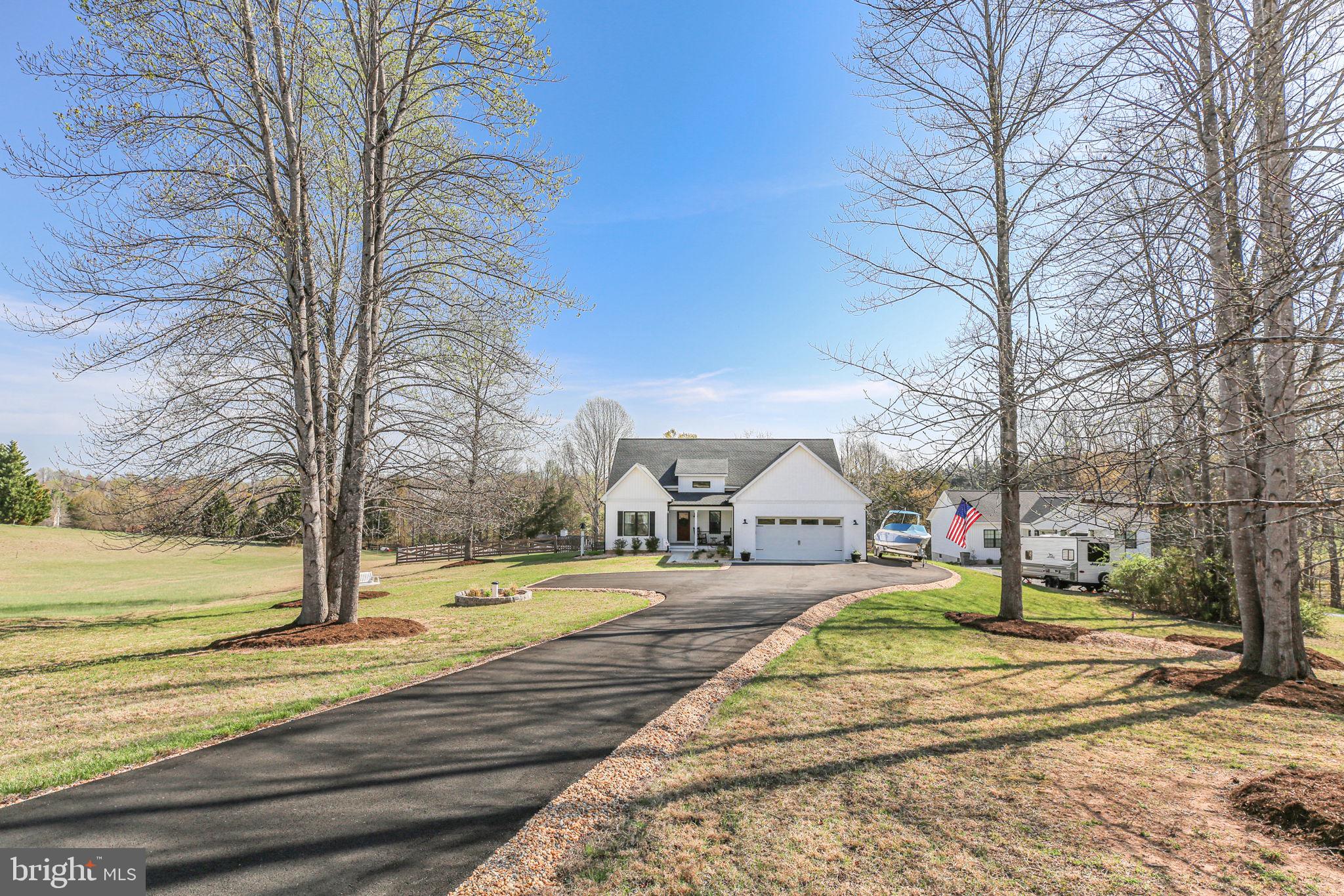 SECLUSION SHORES - Residential