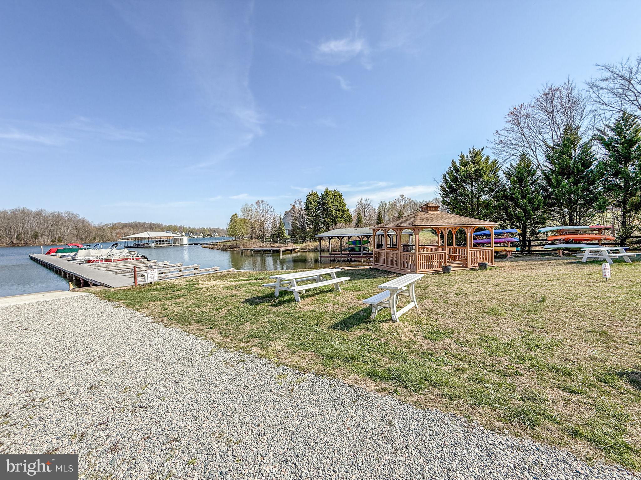 SECLUSION SHORES - Residential