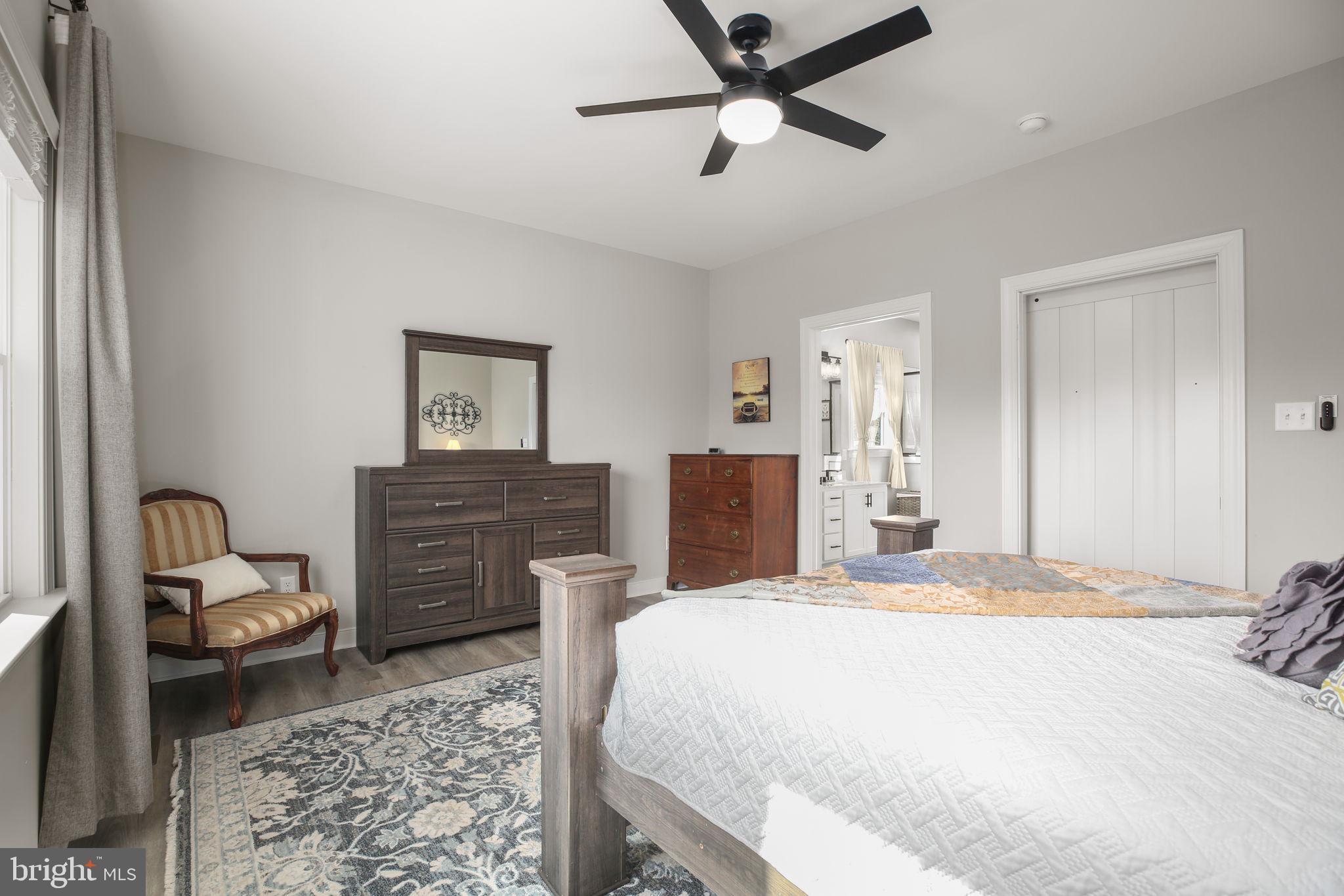 SECLUSION SHORES - Residential