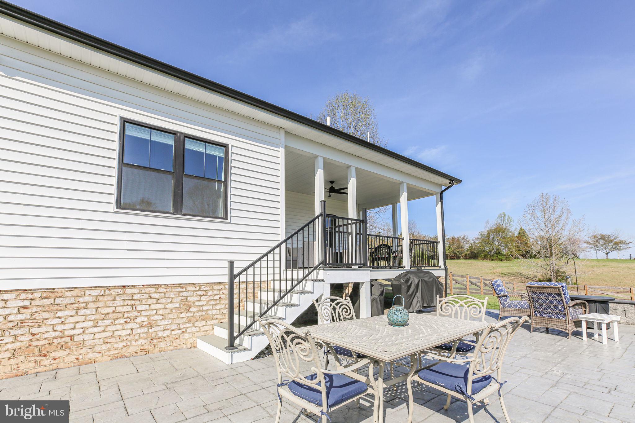 SECLUSION SHORES - Residential