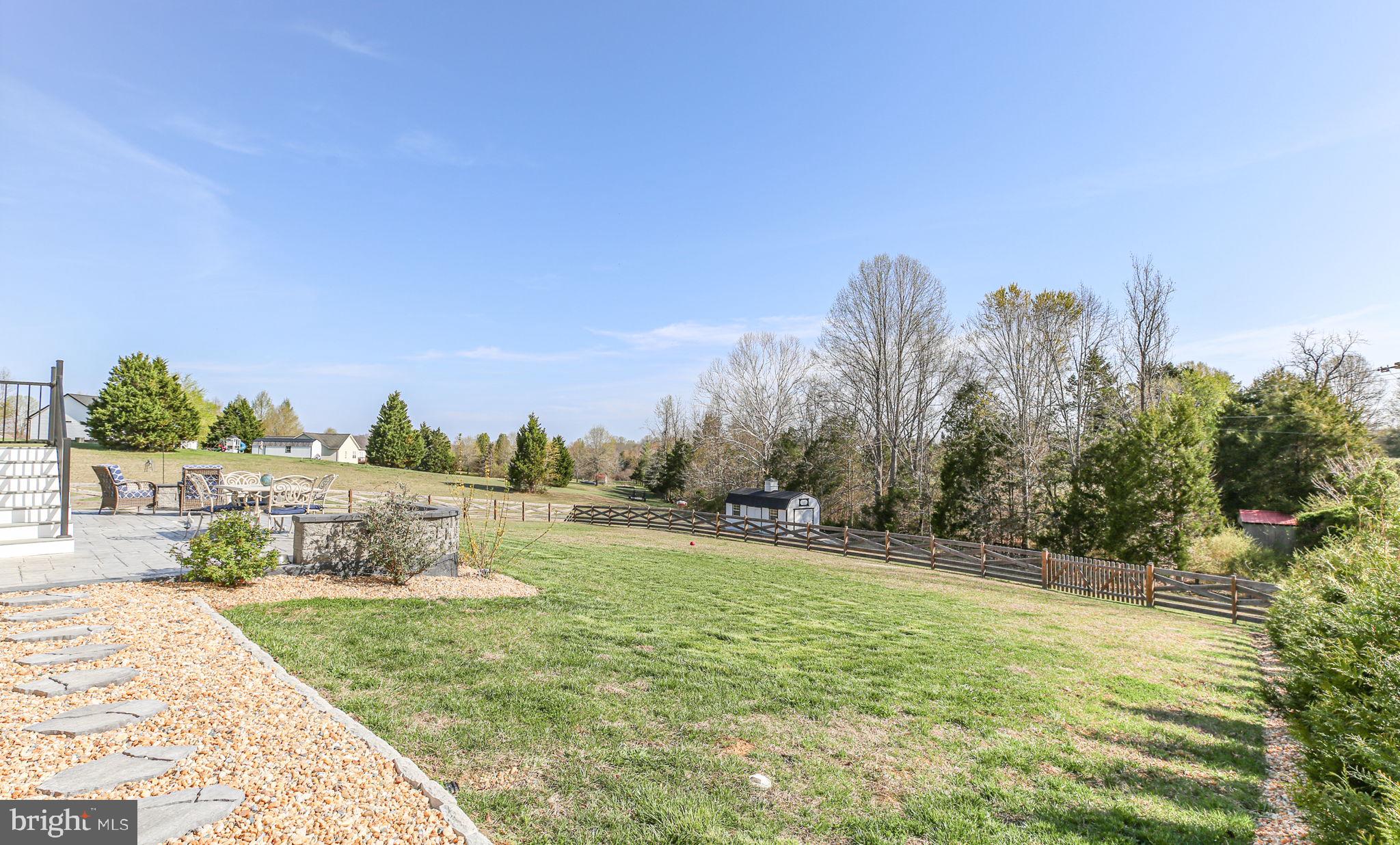 SECLUSION SHORES - Residential