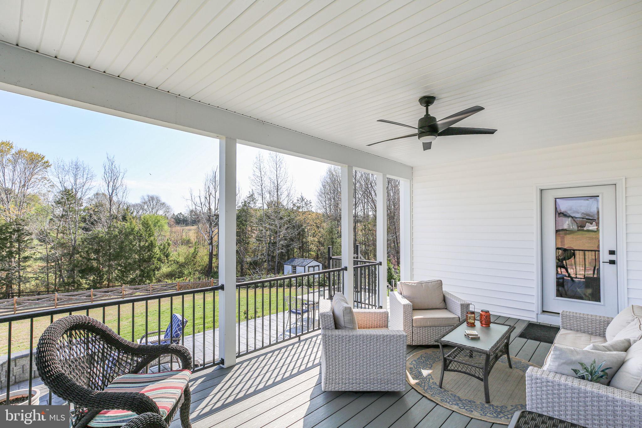 SECLUSION SHORES - Residential