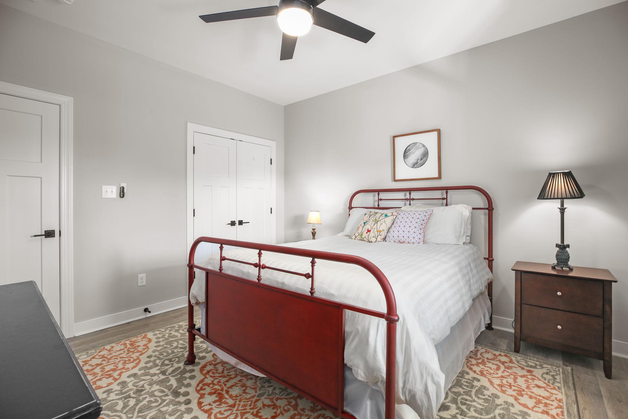 SECLUSION SHORES - Residential