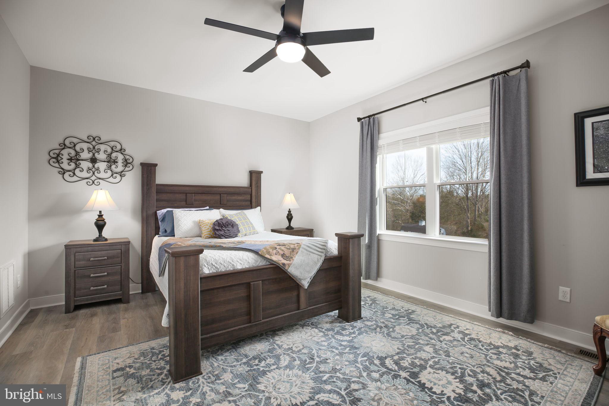 SECLUSION SHORES - Residential