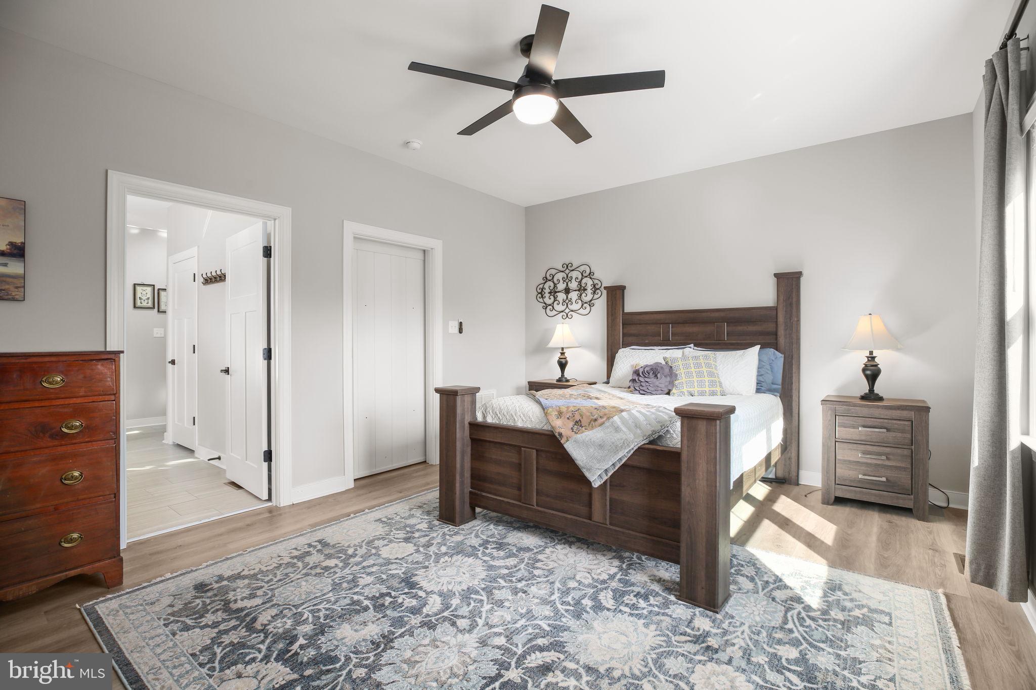 SECLUSION SHORES - Residential