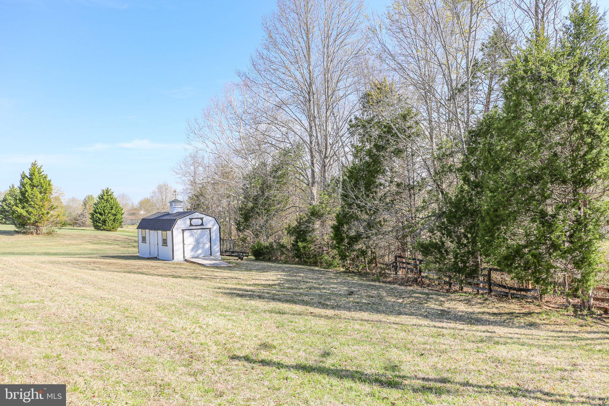 SECLUSION SHORES - Residential