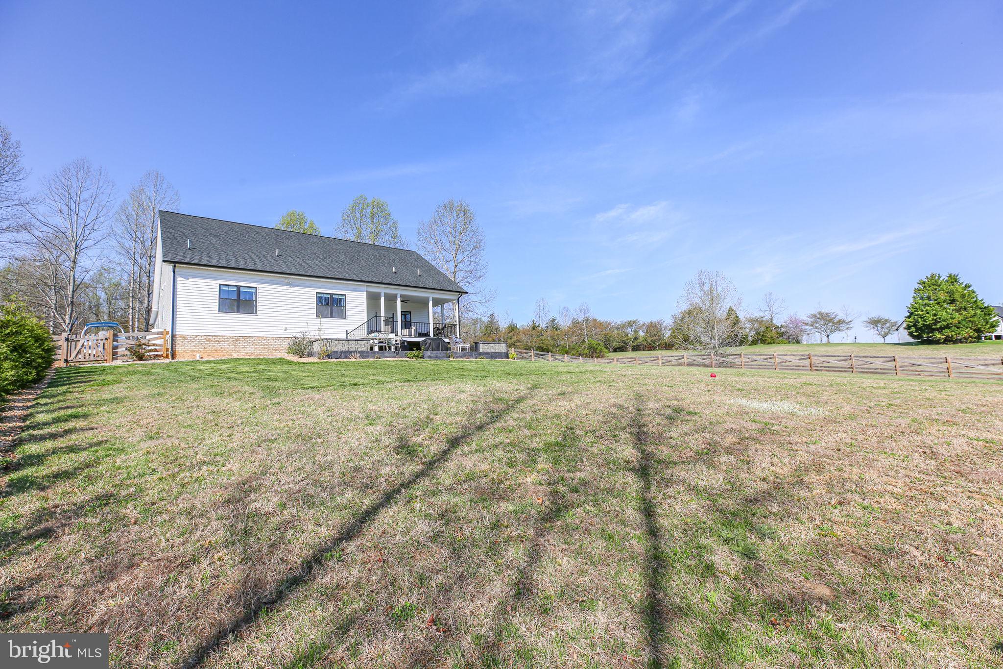 SECLUSION SHORES - Residential