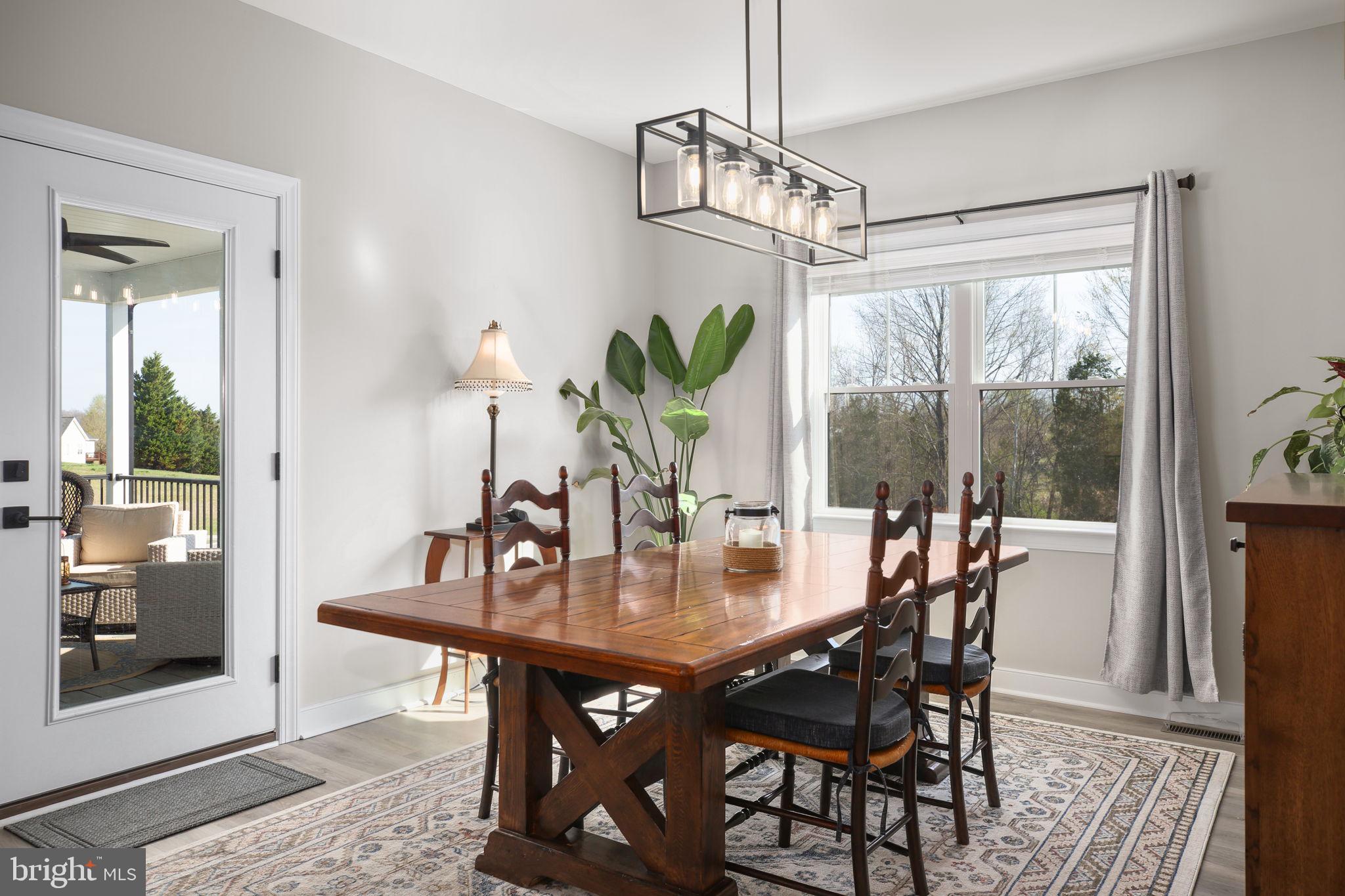 SECLUSION SHORES - Residential